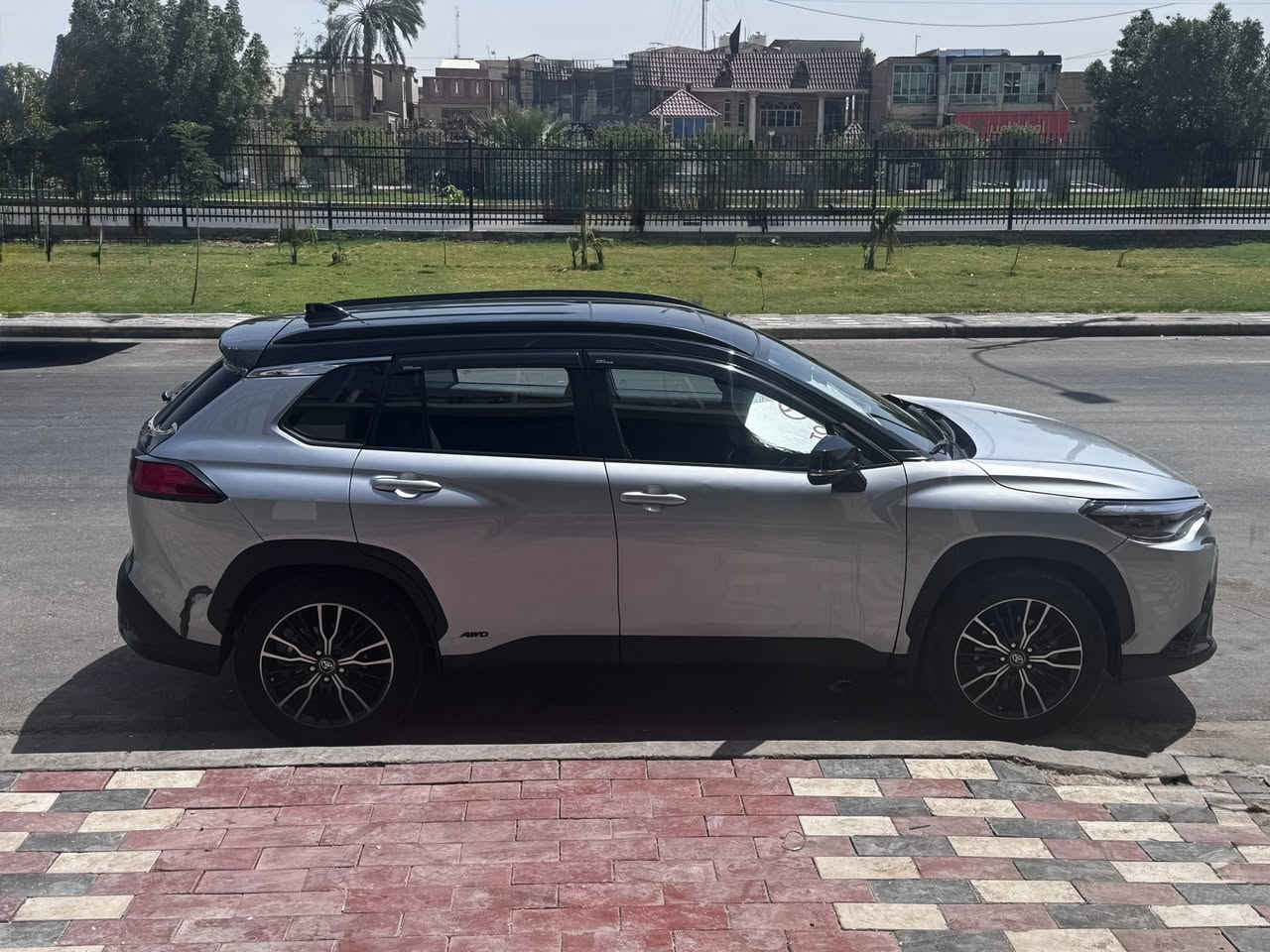 السلام عليكم …
أرجو قراءة المنشور قراءة المنشور للأخير
كل شئ تريد معرفته مكتوب بالتفاصيل

كورلا كروس فروتلاندر هايبرد  XSE

اللون سلفر لونين قمارة اسود 2024

محرك 2000 هايبرد

بلاك اديشن / علامات + تطعيم ⬅️ بيانو بلاك

 وراد كندي ماشية 12 الف km قابلة للزيادة 

 تبديل الصندوق فقط فقط فقط فقط فقط

الصندوق البلادي موجود انطي مع السيارة     

1- بصمه 

2- فتحه 

3- شاشة الكتروني متغير 

4-  كامره خلفية 

5-نقط عمياء

6-رادارات امامي خلفي جانبي

7-مقاعد جلد 

8-مقعد السائق كهرباء

9-بك لايت لد

10- لايت لد + زينون

11- شاشة كبيرة لمس

12. تثبيت سرعة

13- اشارة جانبيه بالمرايا

14- تخم تاير + ويل كب كبير 18

15-تحديد مسار 

16-صندوق كهربائي

17- فول تحكمات ستيرن

18- سستم صوت JBL

19- شحن وايرلس

20-نظام gps خرائط

21- مقود جلد يجي بالفول فقط + شفتات مع شفتات

22- حساسات امامي خلفي

23 - تشغيل عن بعد 

24 - اوتو هولد  

25 - المرايا الوسط ( تعتيم ذاتي)  

26 -ثلاث انظمة قيادة ( ايكو -سمارت -سبورت)

27 - سياره فور ويل درايف

17 - نظام نزول منحدرات 

28 - - تبريد قطعتين امامي خلفي 

29 - شاشه ابل كار بلي

وباقي مواصفاتها معروفة

فول ماكو اعلى منها موصفات

سياره بسمي مرقمة جاهزة رقم دولي بغداد  

***********
