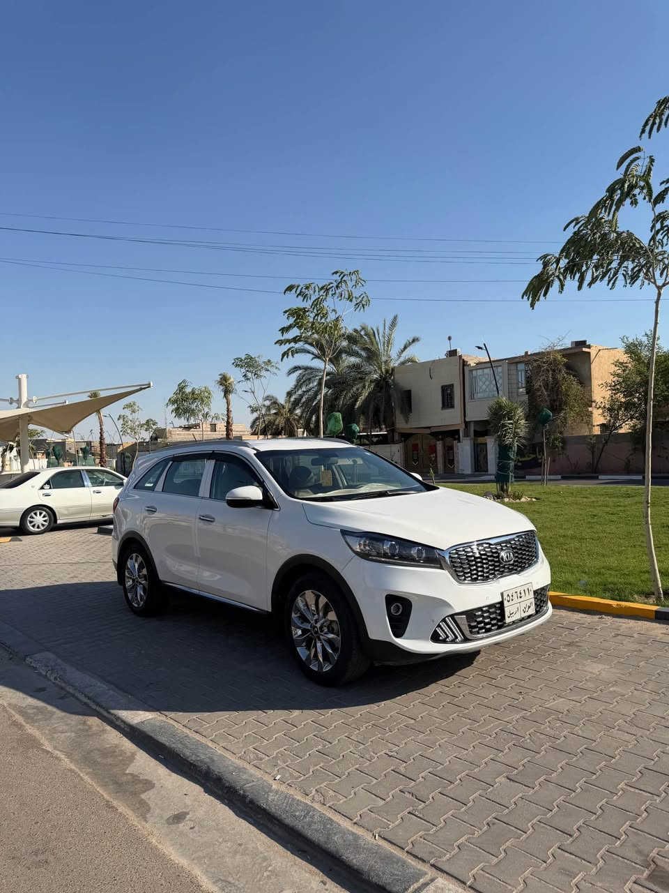 سورنتو 2019  خليجي 
مواصفات عاديه كامره خلفي حساسات اماميه خلفيه كشن كهربائي سايق فقط شاشه چبيره تدعم كار بلي 
سياره متضرر بيه البنيد فقط مبدل ومصبوغ  وطاك بيه ايرباك ستيرن ودشبول  والباقي كفاله 
سياره اربعه سلندر 
ماشيه (125km)
الرقم : *********** 
السعر ($190) وبيه مجال البصرة, العراق
