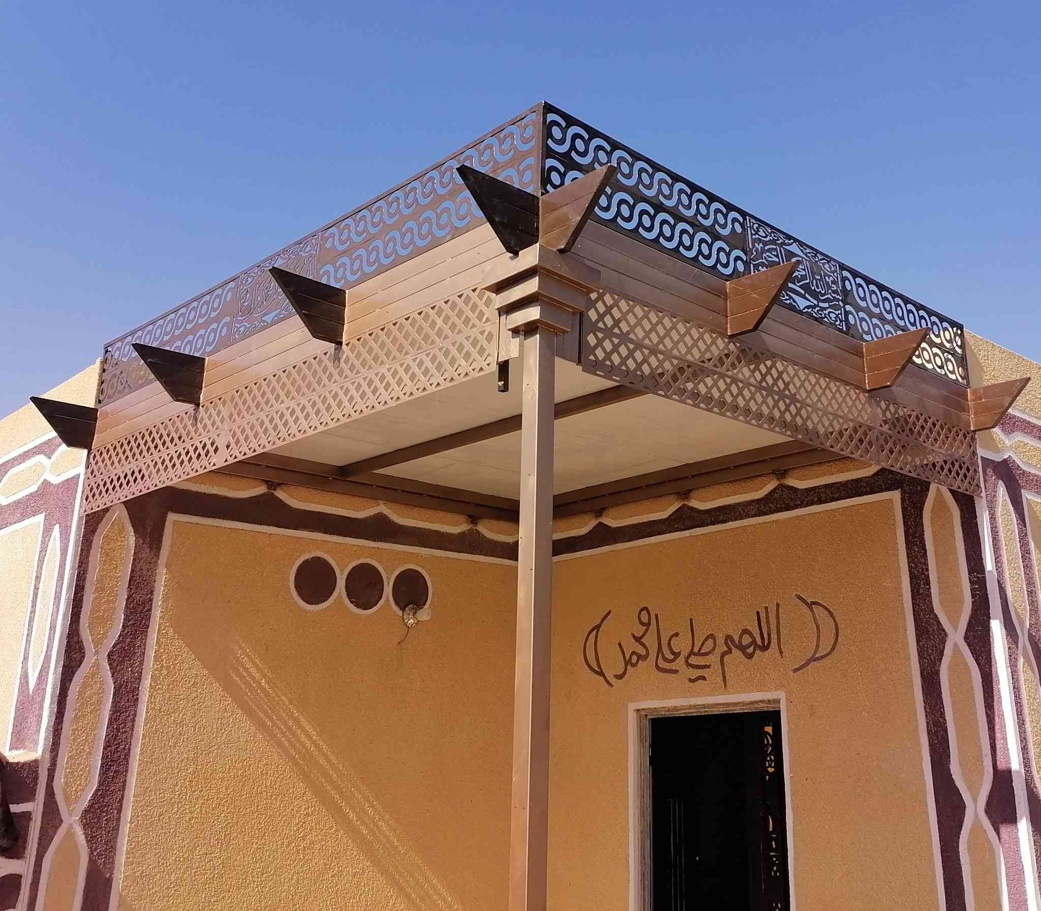 حدادة متنقله
لعمل انواع السقائف 
والحدادة العامه 
وصبغ جميع انواع الحديد
***********
ابوعباس الحداد
