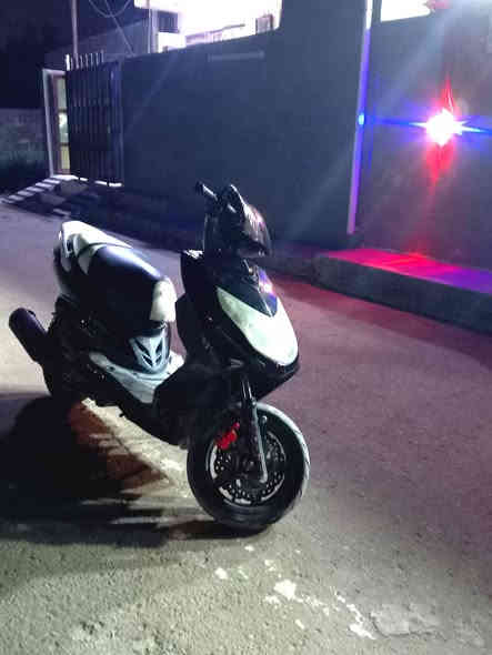 سلام عليكم سكنس فحل كابريتر الدراجة كاملة مابيهة نقص
شغالة سلف هندر 
كهربائيات كاملة كلوب عالي ناصي اشياير دبل اشارة كلشي  شغال رقمي ***********
