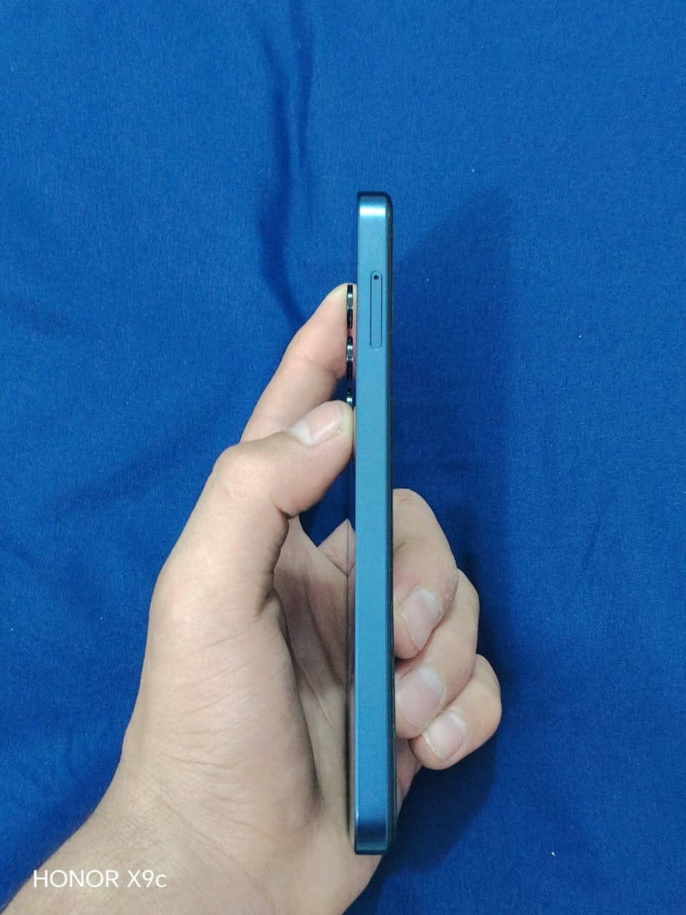 📱✨ Samsung Galaxy A25 5G  ✨📱
لو بتدور على موبايل يجمع بين ا

لو بتدور على موبايل يجمع بين الأداء القوي، الشاشة المميزة، والكاميرا الاحترافية.. يبقى Galaxy A25 5G هو الاختيار الأمثل. 🔥

✅ أهم المواصفات: 📱 شاشة Super AMOLED مقاس 6.5 بوصة بدقة FHD+ ⚡ معدل تحديث 120Hz لنعومة فائقة في الاستخدام. 🚀 معالج Exynos 1280 بتقنية 5 نانومتر لأداء سريع ومستقر. 💾 ذاكرة 6 أو 8 جيجا RAM مع 128 أو 256 جيجا مساحة تخزين، مع دعم كارت ميموري حتى 1 تيرابايت. 📸 كاميرا خلفية ثلاثية: • 50MP مع مثبت بصري OIS • 8MP واسعة • 2MP ماكرو 🤳 كاميرا أمامية 13MP لصور سيلفي واضحة. 🔋 بطارية 5000mAh تدعم الشحن السريع 25W. 📶 يدعم 5G + NFC. 🔊 سماعات Stereo مع منفذ سماعات 3.5mm. 🔒 بصمة جانبية سريعة. 🛡️ حماية Gorilla Glass 5 ومقاومة للمياه والغبار IP67. الجهاز بعده بحاله الوكاله
.
📍 العنوان بغداد مدينه الصد

السعر 190

***********
