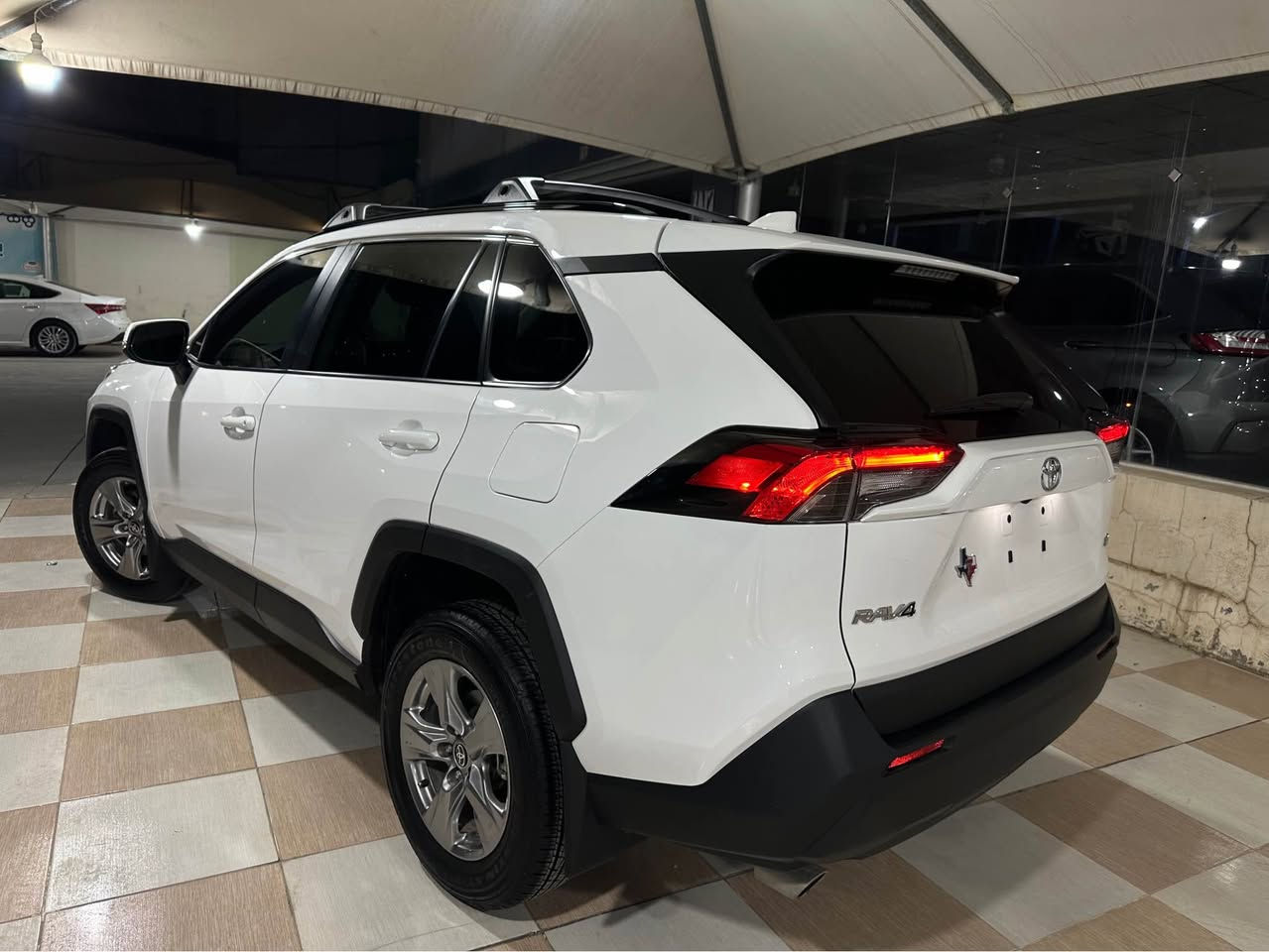 TOYOTA RAV4 XLE 
سه ياره كه نيو بؤنت بؤياخ په ليك له چه ملاخ بيناوگرتن ته نها تؤزيك قرنج هه يه سه ياره كه فول مواسه فاته ته نها ده بل ئه كسل نيه كاتي نه شكاوه ته نها ١٨ مايل روشتوه به ئيرباگ سيسته مه هه موو گيان به شه رت گيرو مه كينه كاره باي نرخ-٢١٥$ مه جاليكي كه م 2T3W1RFV2RW313042 ره قم شانسي داناوه 
***********
***********
Whtas app 
Vaiber رانية, السليمانية
