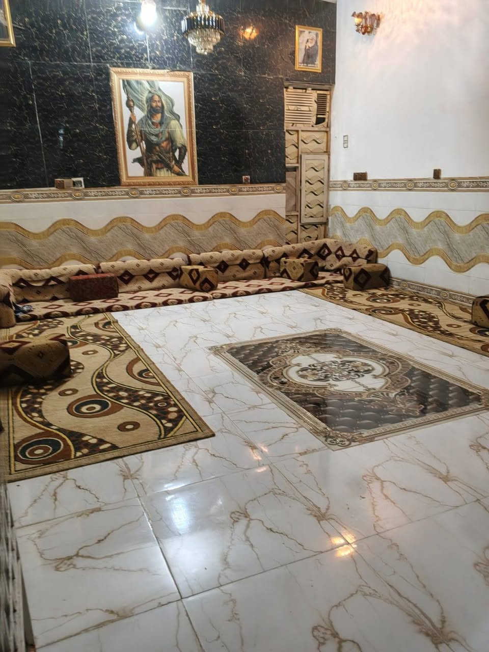 بيت للبيع زراعي مساحة 210م
غرفتين نوم 
صاله
مطبخ
استقبال
صحيات 
البيت كله سيراميك وجاهز
كلشي واضح بالفيديو 🎥 كمل المقطع 
المكان قرب محطة السرور وره مجمع نور الحسين
#السعر35وبي مجال 
***********☎
مندوب عقارات
أي عقار عندك للعرض تعال خاص
