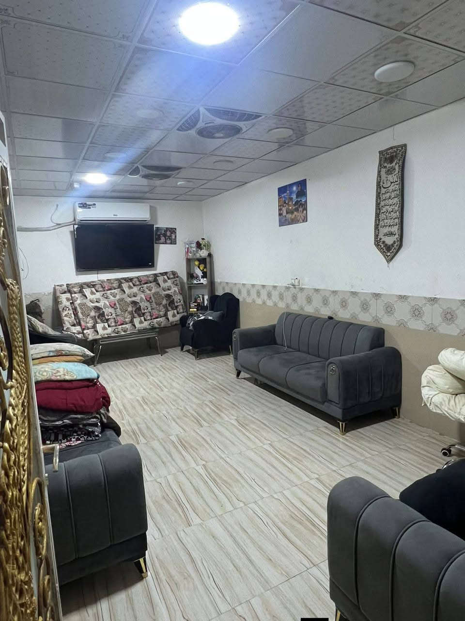 السلام عليكم
دار للبيع مساحة 100 متر بناء طابوق صب مسلح 
 عنوانه حي الحر بالقرب من مجمع ليمونه 2 مطلوب مبادره 85 وأريد 85 والبيت بي محل تابع للبيت والبيت يكون بصف الركن قرب مدرسه المنتظر للتواصل رقم الهاتف
واتساب/اتصال ***********

