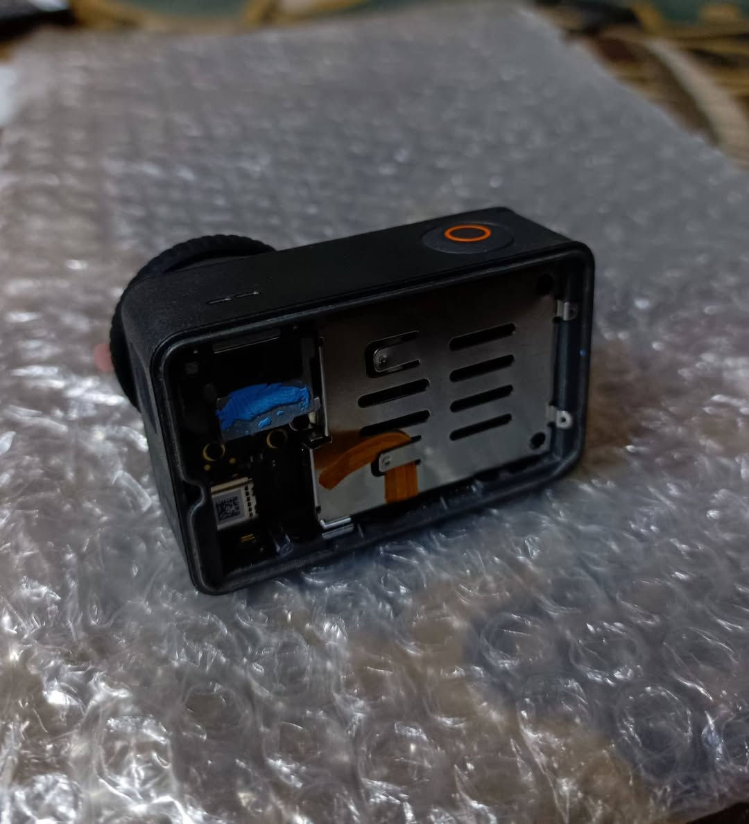 dji OSMO ACTION 3 جديده غير مستخدمه
تحكم لمس شاشه اماميه وعن طريق التلفون ايضا 
بدون شاشه خلفيه
كامله الملحقات 
للاستفسار خاص او على الواتساب ***********
