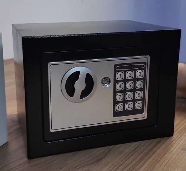 لأول تم
قاصة أم الرمز
ضد الحريق
فولاذ ثقيلة ب 25 الف


**إذا كنت صاحب هذا الإعلان وتريد حذفه لأي سبب، رجاءا أرسل رسالة إلى الدعم الفني**