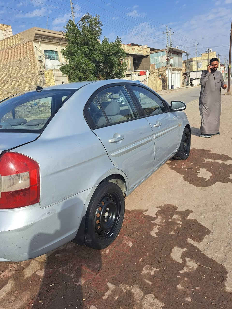 اكسنت للبيع مكينه وكير تخم تاير تبريد شغال سياره جاهزه حداده كله جديد رقم بغداد مشروع وطني السياره بل العماره سعرها 74ورقه وبيها مجال مكينه 1600 رقم الهاتف ***********
