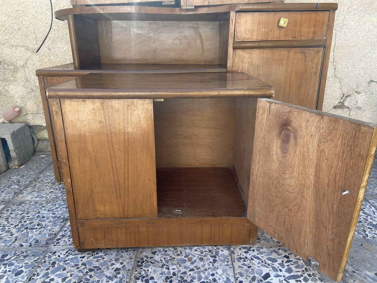 سلام عليكم عندي مرايه حجم كبير مع رفوفها والعدد 2 والسعر الوحده 45
وعندي ميز مرايه وكومديات عدد 3 خشب صاج كلهم ب40


**إذا كنت صاحب هذا الإعلان وتريد حذفه لأي سبب، رجاءا أرسل رسالة إلى الدعم الفني**