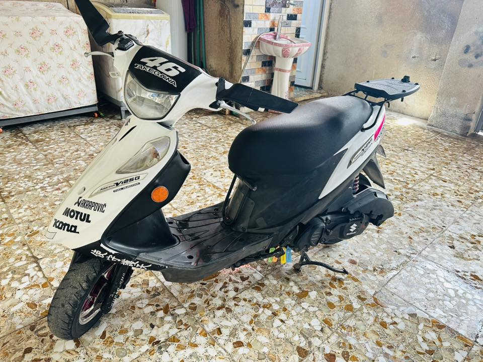 دراجه ادرس ياباني كفاله عامه تجي وتفحص وين ميعجبك وديه وجيب وياك مصلحين دراجه رمه مصارله شهرين ارقى دهن اديرله وبانزين غير المحسن ماديرله سعر خابرني او راسلني بخدمتك ***********
