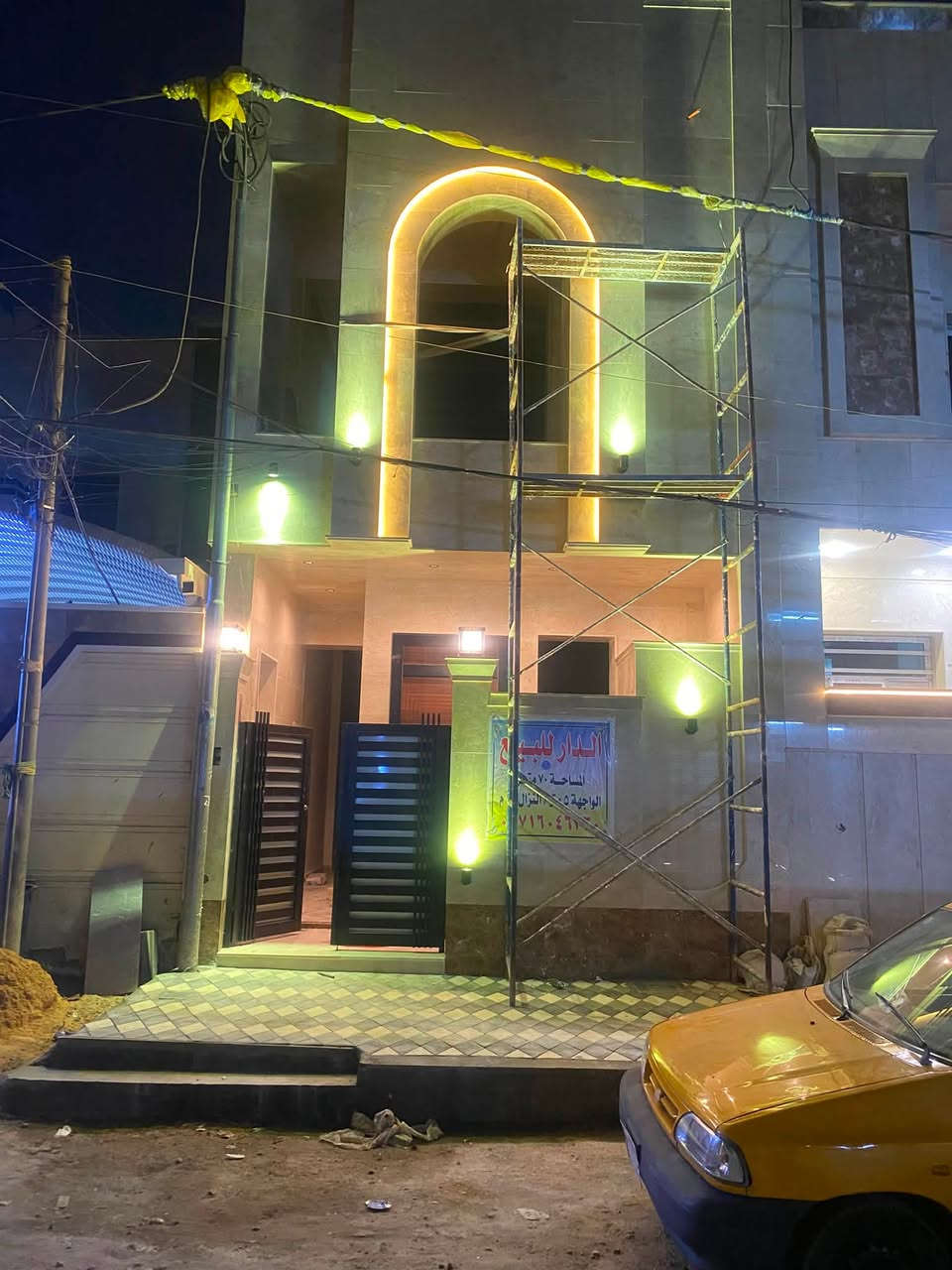 مشتمل سبعين متر 5*14 البلديات محلة ٧٣٨ بشارع الكنيسة طابقين و نصف ثلاث غرف نوم اربع حمامات مرافق خارجية الشغل كلة درجة اولى و نقوش و سقوف ثانوية للاستفسار الاتصال ع ***********
