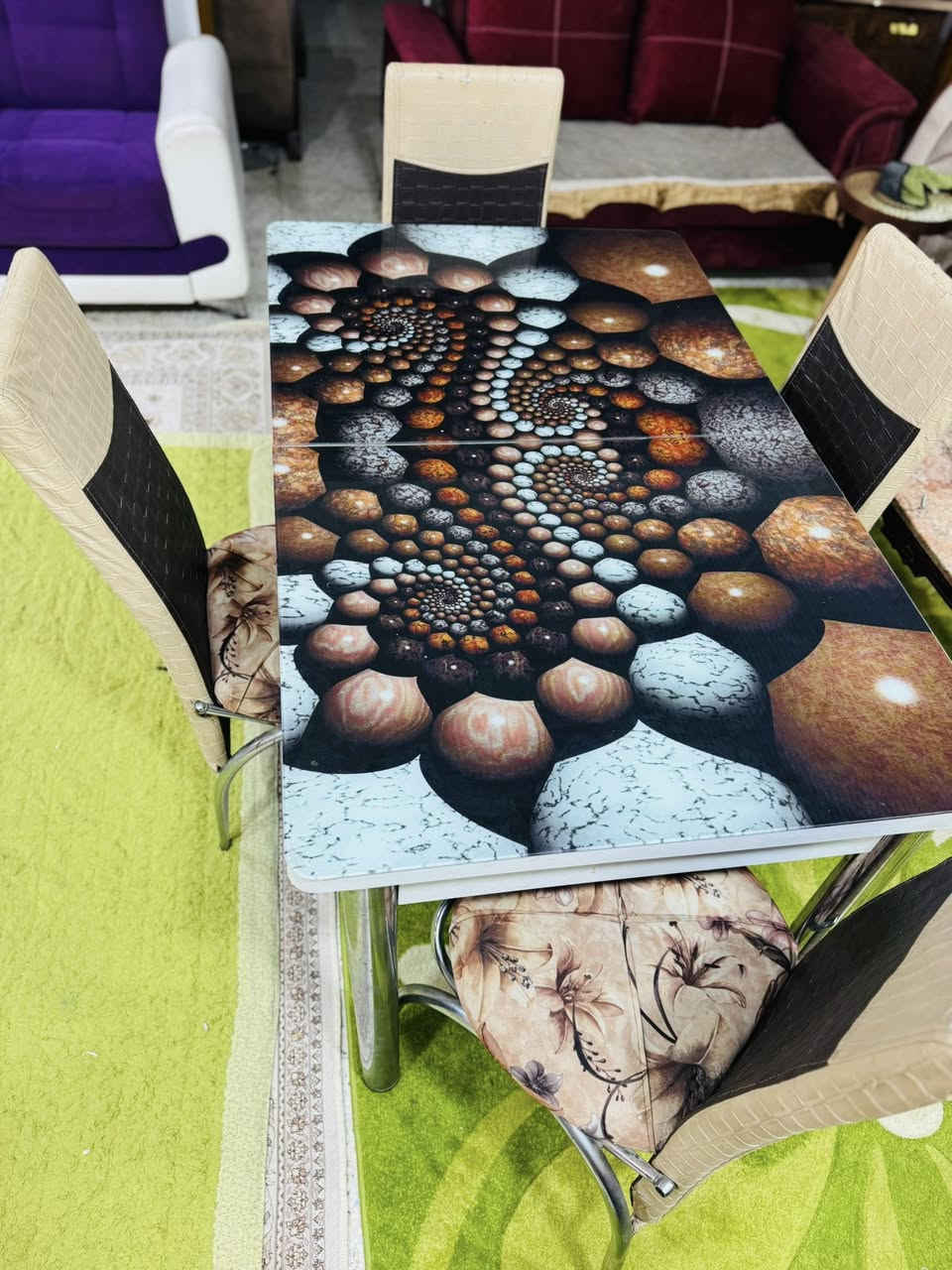 السلام عليكم ميز طعام ٤ كراسي سلايت يتكبر ويزغر الثقيل وجلسه متكونه من ٤ مقاعد تركي ثقيل *********** واتساب
