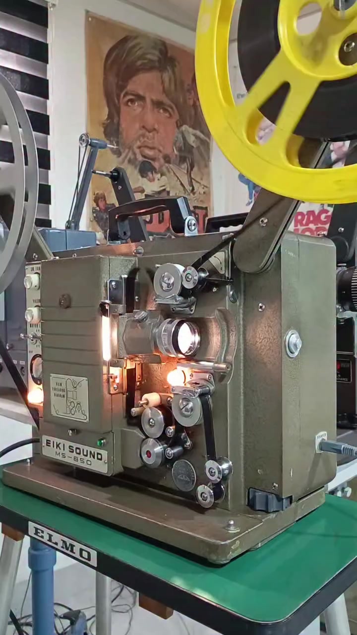 عارضة سينمائية ١٦ملم إيكي للبيع بدون فلم 275 ألف
للأستفسار / *********** يوجد توصيل للمحافظات.
