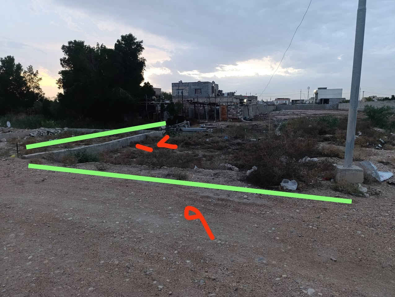 السلام عليكم قطعة ارض ملك صرف زراعي بأسمي للبيع..في الصالحيه شارع مدرسة الايمان الاهليه بعد مدرسة الريف الزاهر بمسافه قليله .. مقاطعة مسكونه ومخدومه ماء وكهرباء..القطعه ركن وبظهرها نهر مساحتها 108م الواجهه 9 والنزال 12 والاصوليات نسخه من الطابو ومكاتبه والارض مضمونه وبأسم عراقي والسعر 28 مليون للتواصل ***********
