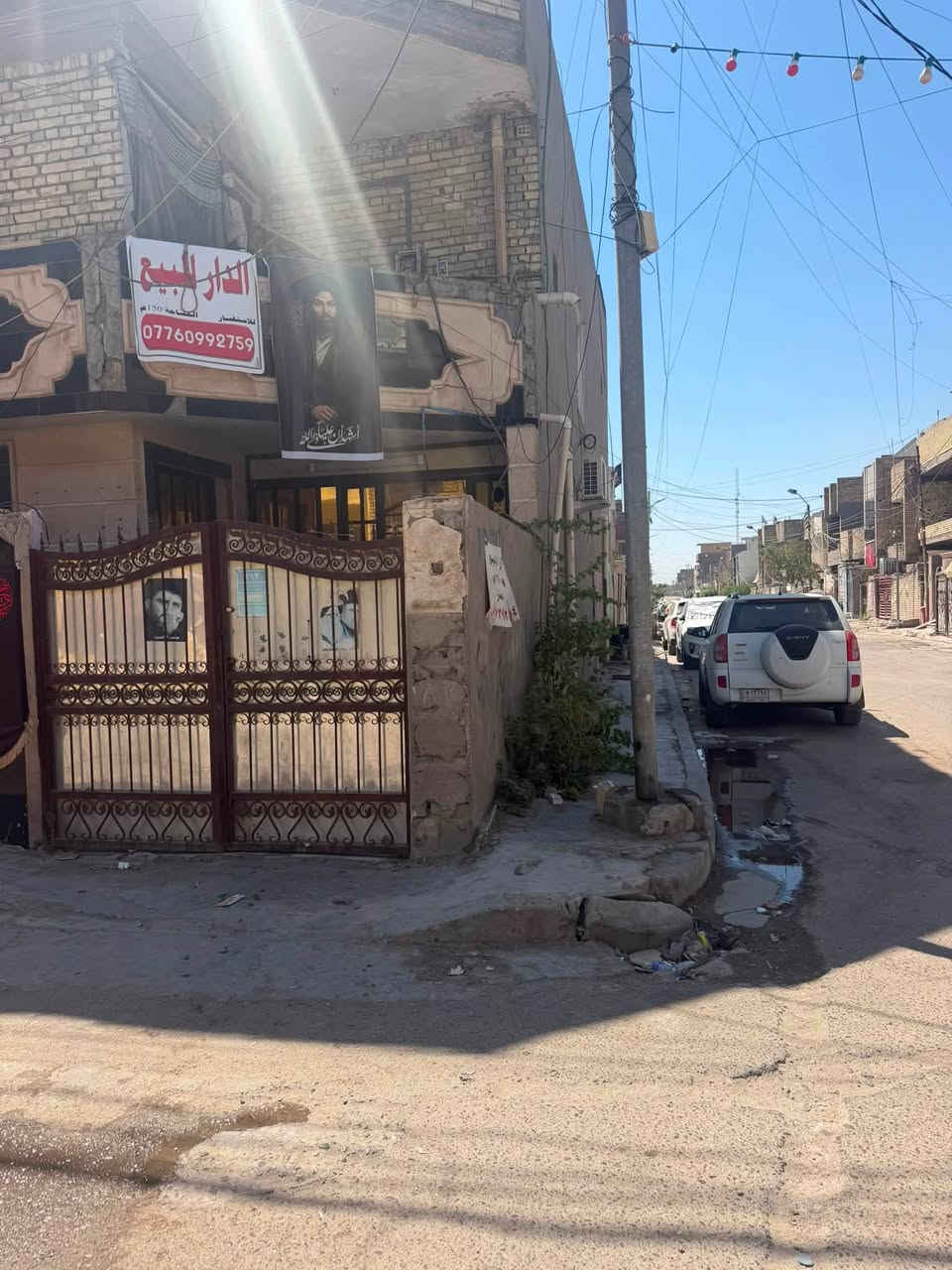 دار للبيع
عنوان البلديات حي تراث زراعي سند 25 
مساحته 150 متر ركن على فرعين الي ياخذة يقسمة 3 مشتملات يما يبقي مفتوح بناء نضيف چنت قاطعة ل3 مشملات ويجيني ايجار منه مليون شهرياً وبعدين فتحته 
الطابق الارضي يحتوي على استقبال صاله حمام  داخلي حمام خارجي وطبخ وغرفتين نوم وترك الطابق الثاني معزول عن الارضي درج وحدة معزول يحتوي على غرفتين نوم وحمام وصالة اي استفسار اتصل عرقم وتدلل ***********
