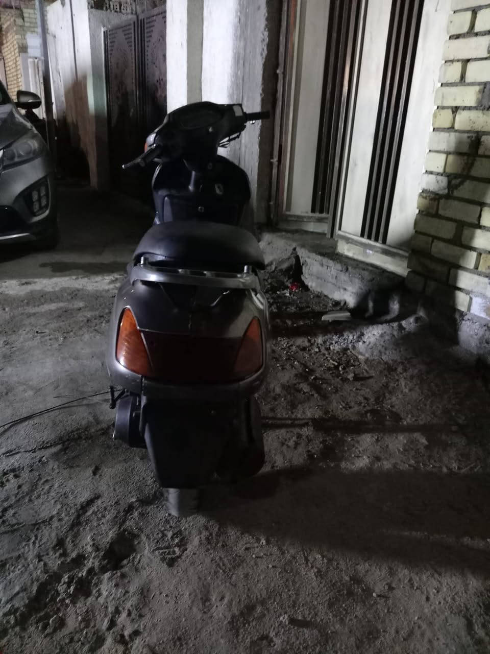 السلام عليكم للبيع دراجة هوندا سبيسي ياباني دراجة جديدة سلف هندر السعر 300وبيها مجال العنوان بغداد الحبيبه قرب وليد ابو الكص للتواصل ***********
