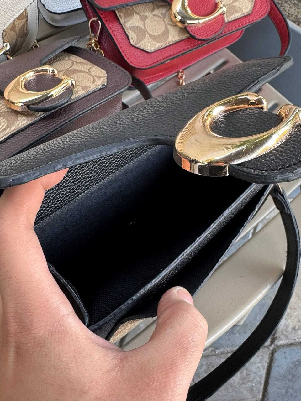 New collection ♥️✨
Code: 12612
Size: 18x11
السعر:


**إذا كنت صاحب هذا الإعلان وتريد حذفه لأي سبب، رجاءا أرسل رسالة إلى الدعم الفني**