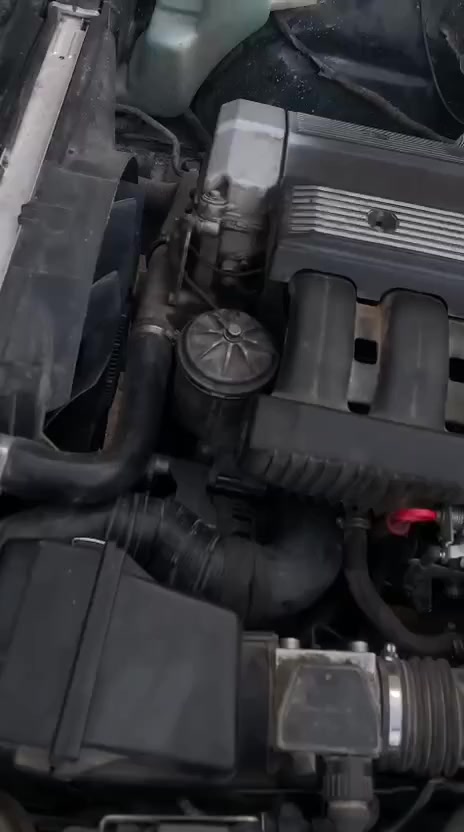 سلام عليكم للبيع او المراوس بمارسدس بي ام 525 اصل موديل92سياره بيها رشات صبغ قليله بلاديه  بلاديه سياره كلها بلاديه دوسات بلاديه كلشي بيها بلادي سياره نضيفه وعلى ايدي عضمتها حلوه مابيها نقص برغي شرط التحويل كوبون بانزين مكاني كركوك اي استفسار ***********
