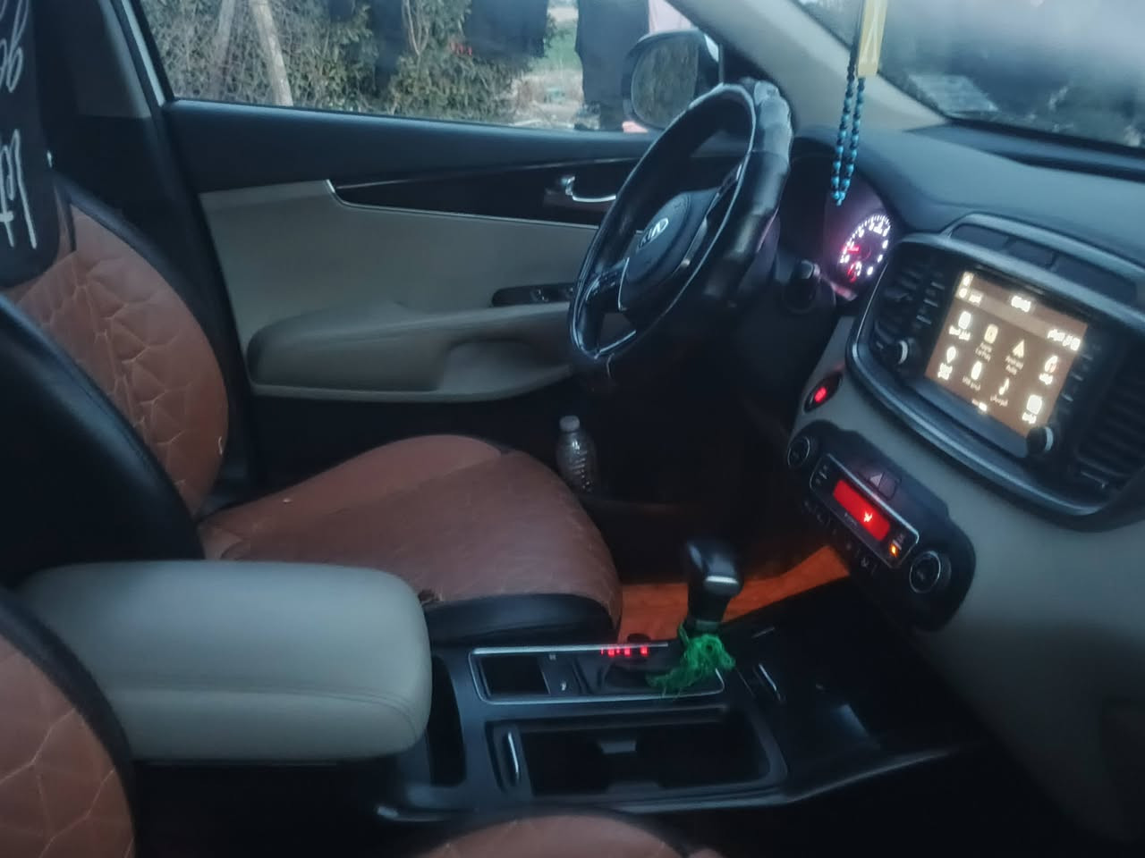 السلام عليكم
كيا سورنتو 
2020
اللون ابيض صدفي
الوارد خليجي
كفاله عامه من كلشي 

المواصفات 
شاشه كبيره كامره خلفيه بصمه ابواب وتشغيل وجنطه ويل كب نيكل حجم 20
تبريد ابيانو + شاشه ثلاث قطع 
7راكب كشنات جلد +الكشنات الاماميه كهرباء
محركV6 كير 8سرعات اوتو +عادي
لد امامي ولد خلفي كشافات اماميه
لايت ثلاث عدسات شباك نيكل اشاير بالمري 
ومري كهرباء شفط 
حساس امامي وحساس خلفي
كلشي واضح بالمنشور 
السياره كفاله عامه  والكير والمحرك ايضا مكفولات الكهربائيات 
 ملاحضه البنيد مصبوغ بس لا ضربه وا لا دحجه 
شرط السونار.....  مكانه نجف السياره 
الاستفسار ***********
