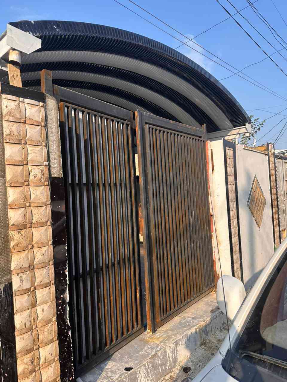 دار حي ميسان
 منطقه ال24 شارع الشريط 
مكان كلش راقي بفرع المتنزه 
100 متر بناءه نضيف عوز ترتيب بسيط  البيت بلديه مكمل معاملته كامله باقي عل تقدير مال الجنه
 اخذ تطلوعه صافي 39 مليون وبي مجال

البيت غرفه وصاله وصحيات داخليه واستقبال جاهز مرتب بناءه صور خاص
***********
