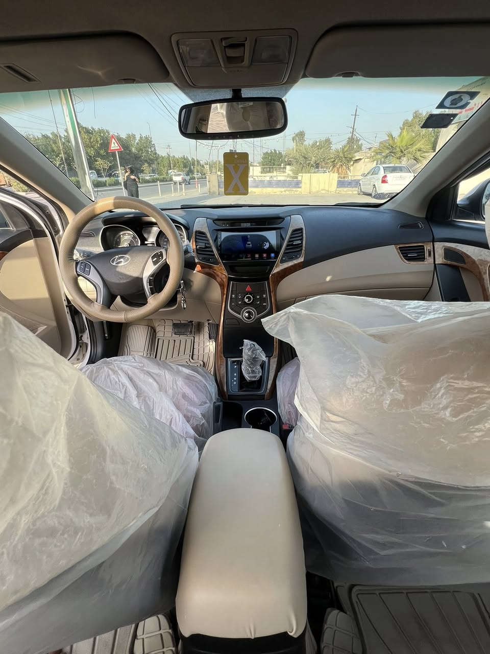 السلام عليكم أعاده نشر بسبب الوعود الكاذبه
النترا 2016 خليجي فول مواصفات عده البصمه السياره جديده ماشيه 97حقيقي (بيها بابين الاماميات مصبوغات ع كد شبر ونص اثر شخوط ) المكان بغداد البياع شارع الضغط (***********) والسونار موجود !
