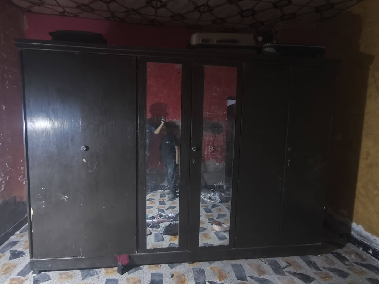 كنتور مستخدم للبيع 6 ابواب الخشب ماليزي السعر 150 الف
العنوان البصره القبله حي القائم 
للتواصل 
***********
