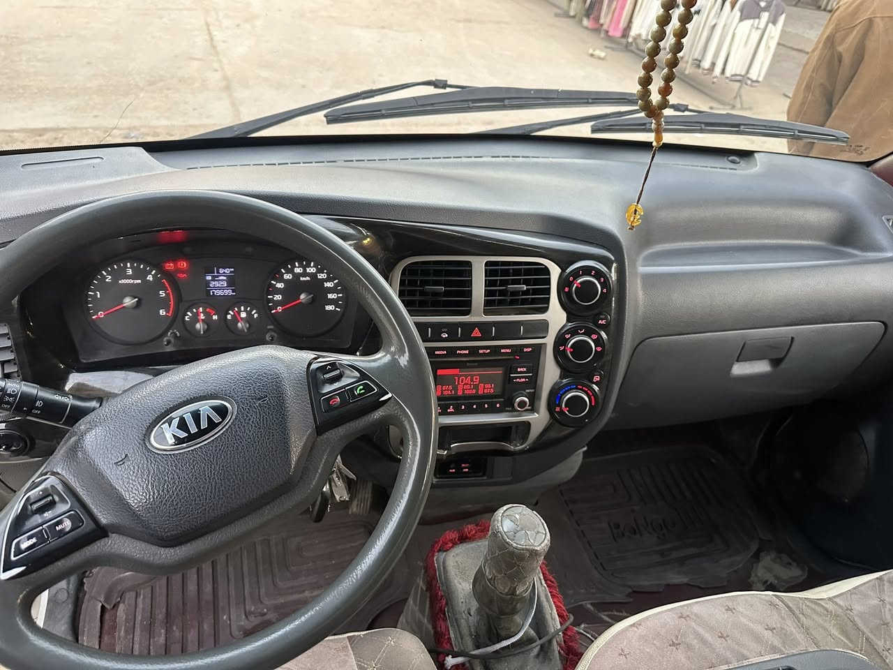 السلام عليكم للبيع كيه حمل موديل 2020 
سياره جاهزه ومجهزه من كلشي رقم بغداد ب اسمي 
*********** بغداد زعفرانيه السعر 130
