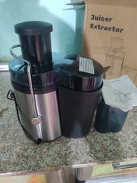 خلاط نوعية حديثة غير مستخدم مال عائلة قليلة  07807922038