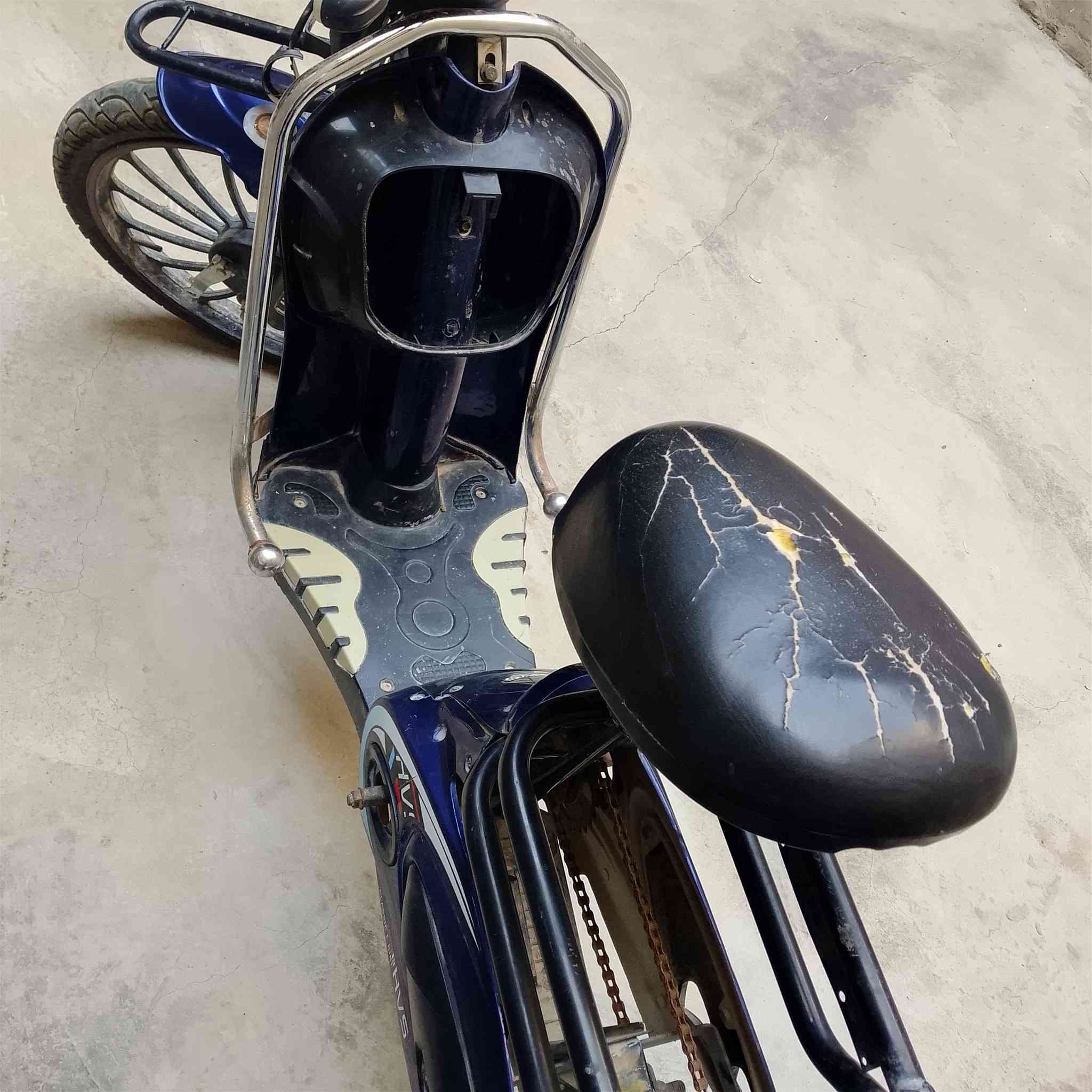 سلام عليكم دراجه شحن بطاريات شغالات 5بطاريات و4نمرات تمشي70بيها بس ضفيره الاستفسار *********** 
السعر 150قفل
