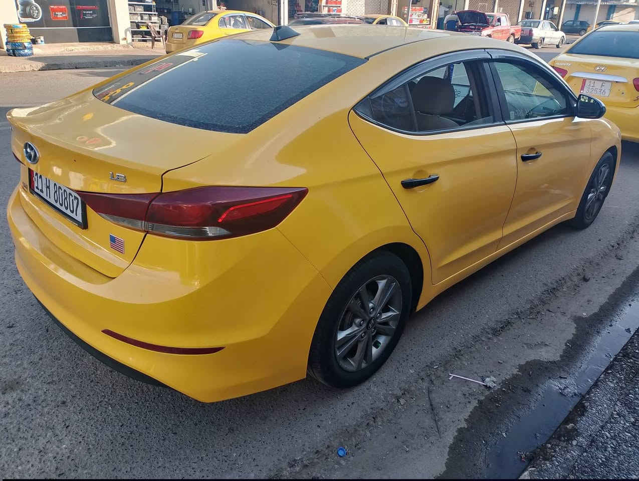 السلام عليكم 
النترا 🚖 
وارد امريكي 🇺🇲 
موديل 2017👋 رقم بغداد أوربي 👋 
سنويه وهزه جديده 🙋 هيئه وغرامة صفر 🚦 
بدون كاربون بانزين ⛽ شرط التحويل 🚦 
محرك وكير شرط 👋 
طخم تاير طخم امامي خلفي جديد 👋 
📢ظررها طخه خفيفه بالحوض الورى والباقي شرط وكدام العين 👀 
🛑#السعر 114$💸 وبيها مجال
***********

