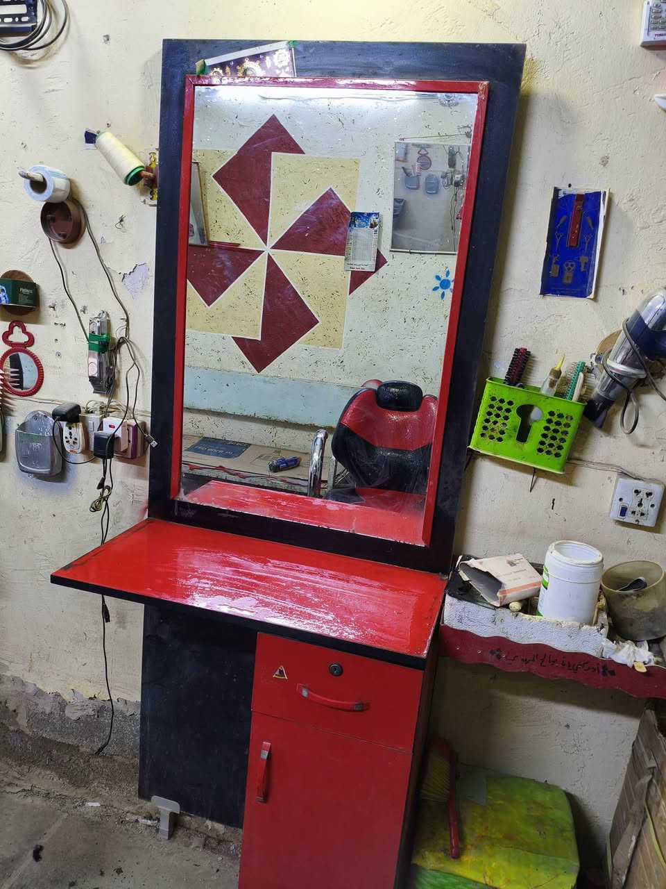 سلام عليكم كراسي 2لالبيع
ومرايه هم ثنين 
الرقم ***********خابر وتدلل
