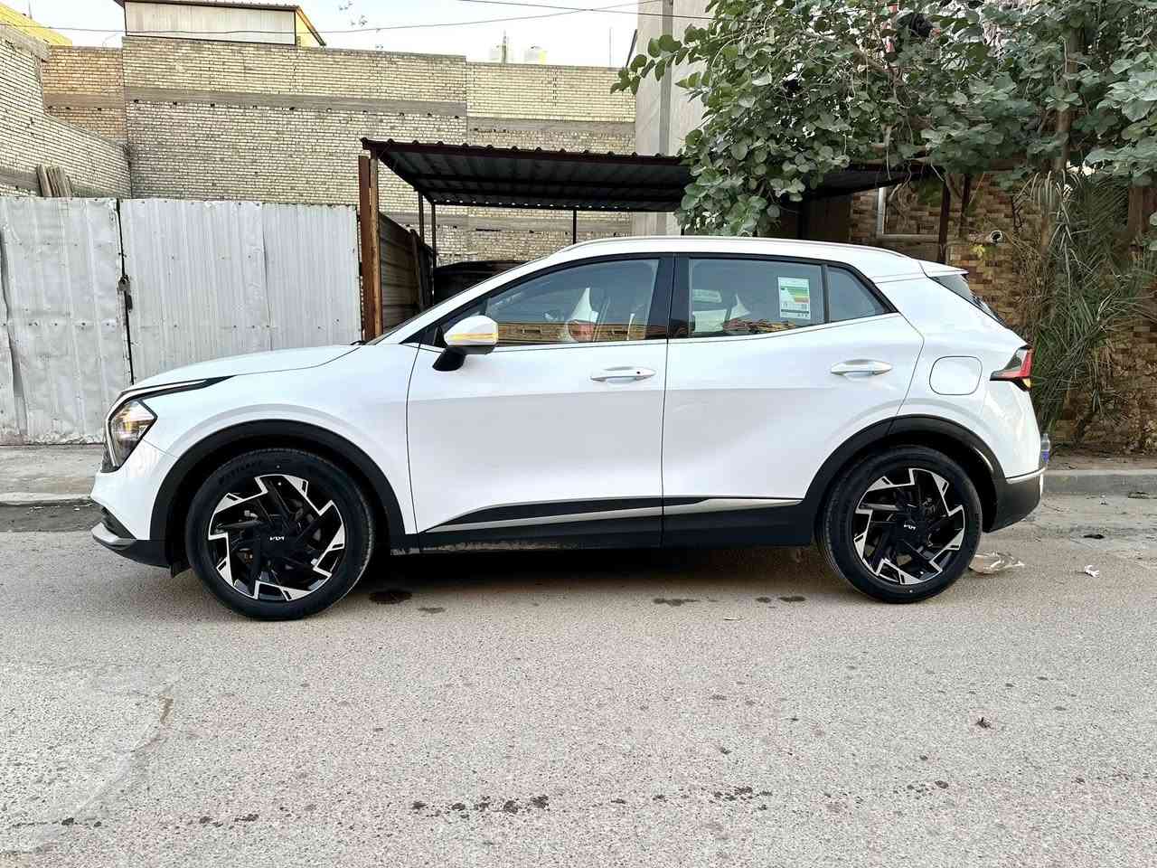 سبورتج ٢٠٢٣ شركة الدولية بدون صبغ بدون تبديل محرك كير كفالة على وضع الشركة 
واردخليجي ، ،اللون ابيض، رقم بغداد محرك 2000، 
1- نظام ترحيب 
2- حساسات امامية خلفية
3 - بصمة تشغيل عن بعد
4 - ويل كروم 
5 - اشاير بالمري
6 - دخول ذكي
7 - هاند بريك بصمة + اوتو هولد 
8 - ثلاث انظمة قيادة ايكو سبورت نورمال 
9 - شاشة ايباد
10 - شاحن واير ليس مع منافذ تايب سي 
11 - قطعتين تبريد 
12 - تحكمات ستيرن جهتين + شفتات 
13 - كامرة دوار
14 - الجام اوتو 
16 - مثبت سرعة
17- مري شفط
18 - لايتات دوارة امامية فول LED
19 - زنون لد امامي خلفي
السعر 220وبيها مجال بسيط  بيع او مراوس حسب القناعه رقم بغداد انكليزي بسمي عنوان بغداد *********** متواجد واتس اب
