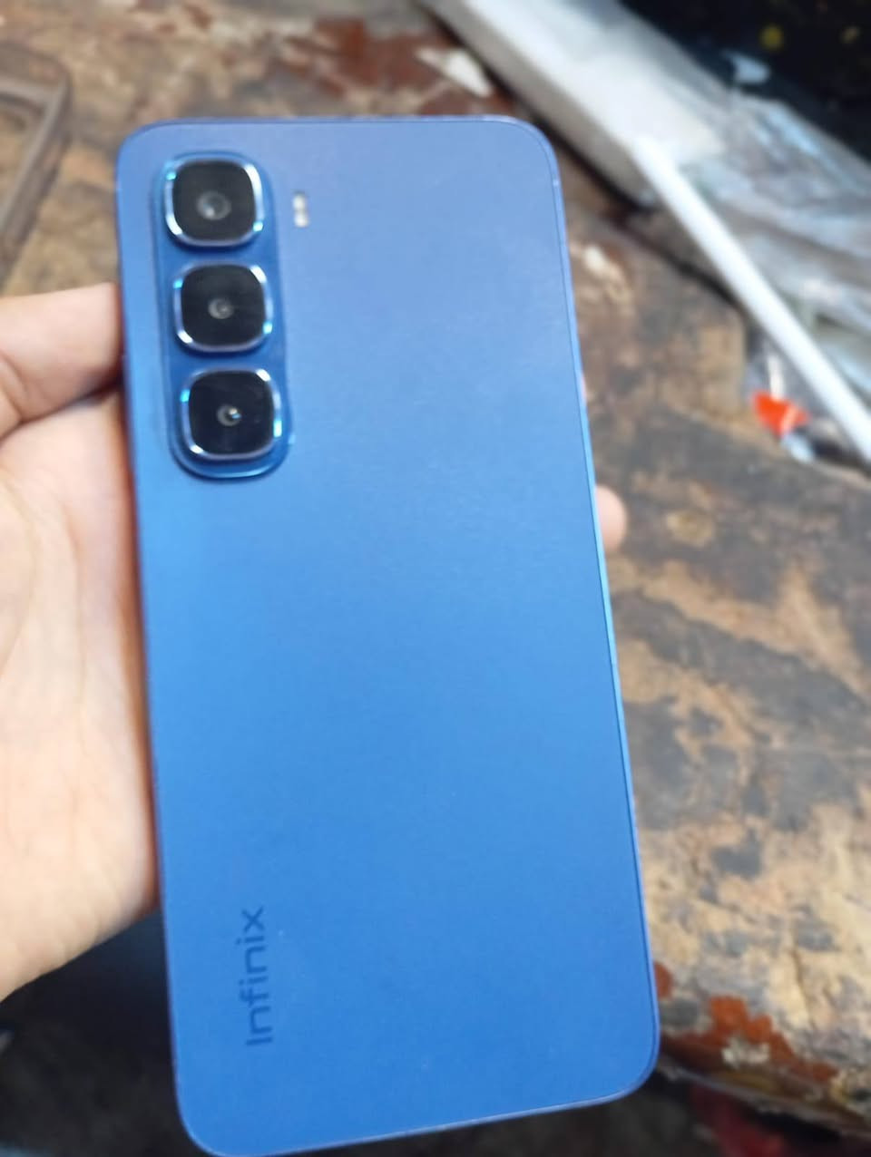 للبيع جهاز انفنكس هوت ستين اي بطاريه عملاقه 5160 امبير ذاكره 256 مستعجل علا بيعته السعر 140 قفللللل رقم ***********
