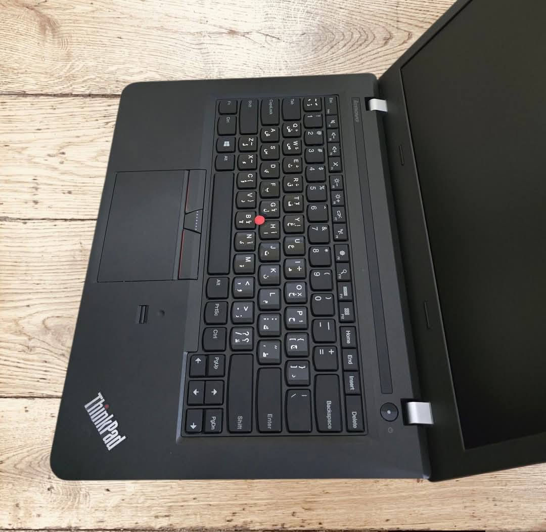 🔥🔥 لابتوب Lenovo ThinkPad E450 – جهاز نظيف + هدايا مميزة! 🔥🔥
💻 المواصفات والميزات:
1️⃣ المعالج: Intel Core i5 M – الجيل الخامس
يقدملك سرعة ممتازة بالعمل والدراسة، يشغل البرامج المهمة بدون بطء.
2️⃣ الرام: 8GB DDR3
تكفي لتشغيل التطبيقات اليومية بسلاسة، وتخلي التنقل بين البرامج سلس وسريع.
3️⃣ الهارد: 120GB SSD
يقلل وقت تشغيل الجهاز والبرامج بشكل كبير، تجربة سلسة بدون انتظار.
4️⃣ الشاشة: 14"
حجم عملي ومريح للعين، مناسب للدراسة والشغل ومشاهدة الفيديوهات.
5️⃣ كرت الشاشة الداخلي: 4GB
مناسب لتشغيل برامج الجرافيكس الخفيفة ومشاهدة الفيديوهات بجودة جيدة.
🎁 الهدايا المجانية:
جنطة لابتوب – تحافظ على جهازك أثناء التنقل.
ماوس – تحكم أفضل وسرعة أعلى عند العمل.
ماوس باد – راحة أثناء استخدام الماوس لفترات طويلة.
💰 السعر: 180,000 دينار فقط
📍 متوفر حالياً – لا تفوّت الفرصة!
📩 للتواصل
واتساب/اتصال
***********
