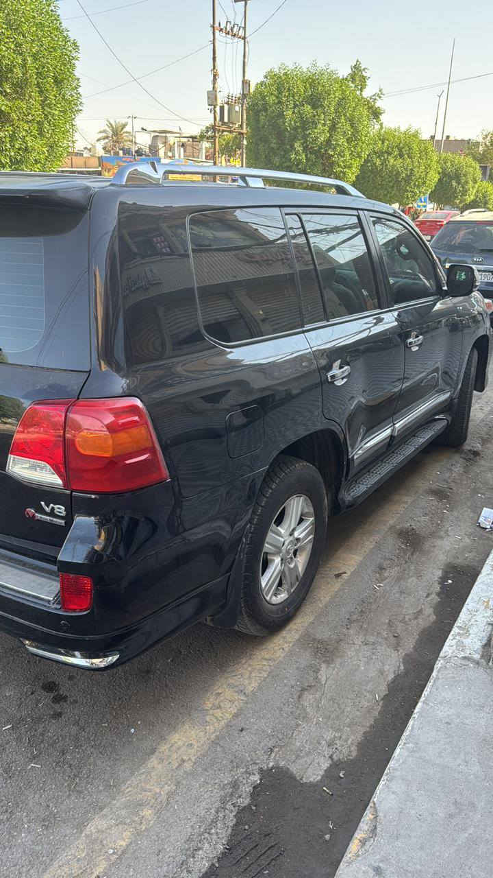 السلام عليكم لاندكروز جكساره موديل 12رقم شمالي تريد تحويل تريد وكاله سنويه جديدة. فطيم السياره
السياره كفاله ماعدا شغلات بسيطه
محرك 8 
4600 المرغوب
السعر 350 وبيها مجال حك الجيه
مكان السياره كربلاء
السياره مواصفاتها معروفه دبل شاشه
شاشه سقف تحكمات ستيرن كشنات جلد كير ومحرك وتخم تاير كله جديد
الاتصال. ***********
