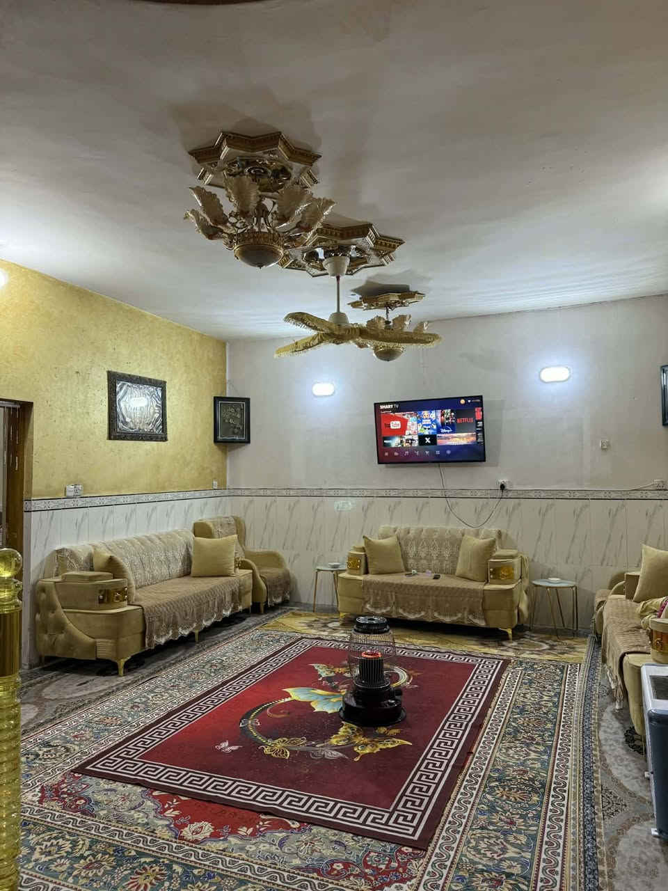 دار للبيع مساحته 400 يحتوي ع استقبال وهول وغرفتين ومطبخ حار وبارد وصحيات دخليه وخارجيه سند ل 25 ويحتوي ع محل وشارعه تبليط
المكان حله كريطعه مقابل سيطره الوزير
الاستفسار ***********
