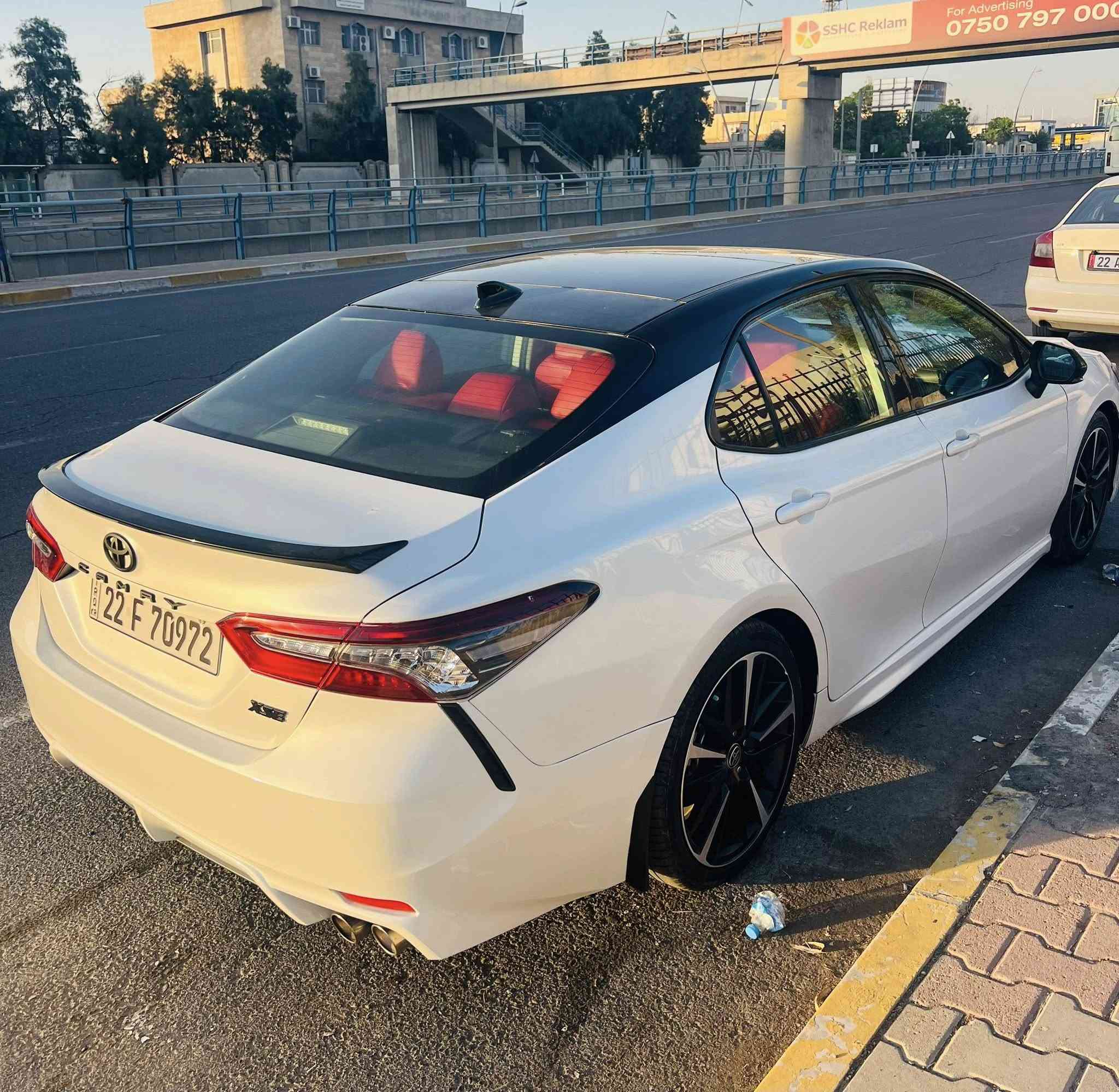 🚗 للبيع: تويوتا كامري XSE موديل 2020 (وارد أمريكي) ممتازة وجاهزة للاستخدام فوراً.
📌 المواصفات الأساسية:

 الموديل: 2020

 الفئة: XSE (أعلى فئة رياضية)

 اللون الخارجي: أبيض 

 اللون الداخلي: جلد احمر 

 المحرك: 2.500 (4اسلندر )

 الوارد: أمريكي

بنسست سيارة چاملغ ورا سبوغ شبرصندوق سبوغ

🌟 أبرز المميزات والتقنيات:

 فتحة سقف (بانوراما) تضفي لمسة فخامة.

 شاشة عرض كبيرة تدعم Apple CarPlay و Android Auto مع نظام صوتي متطور.

 رادارات أمامية وخلفية، نظام تنبيه مغادرة المسار، ونظام الرادار التفاعلي (رادار شحط).

 نظام مراقبة النقاط العمياء في المرايا الجانبية.

 عجلات (ويلات) ألمنيوم رياضية مقاس 19 إنش بلونين مميزين.

 إضاءة LED أمامية وخلفية بتصميم هجومي رائع.

 تشغيل ذكي (بصمة) مع دخول ذكي لجميع الأبواب.

 أنظمة قيادة متعددة (Eco / Normal / Sport) لتناسب كل الأجواء. رقم السيار أربيل انكليزي ب اسمي تحويل مباشر مكان السياره أربيل  الاتصال ع رقم موبايل ***********.                                                                              ره قم شانصي سيارة 4T1K61BK0LU001587
