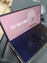 جهاز هونر v5 ذاكرة ٥١٢ جديد جدا مع سماعة او قلم مثل ما مبين بالصور الي...