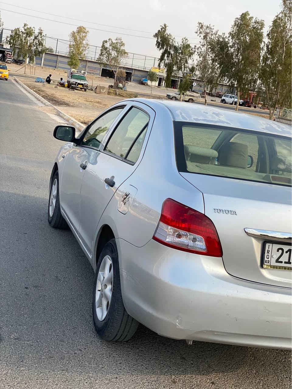 بەناوی خوای گەورە،
تۆیتا یارس 
مۆدیل 2013
رەنگ سلڤەر
یەک دۆسەی بۆ یاخە ،  کەل بونەوەی هەیە
مەکینە بچوکە و گێر عادیە 
دەبڵ گێجە 
گێرو مەکینەی بەشەرت ، دینار مەسرەفی نیە
سەنەوی رەقەمی تازیە تا 2030/4
رەقەم موبایل ، ***********
وەتس ئاپ و ڤایبەری لەسەرە • شمشمل, السليمانية
