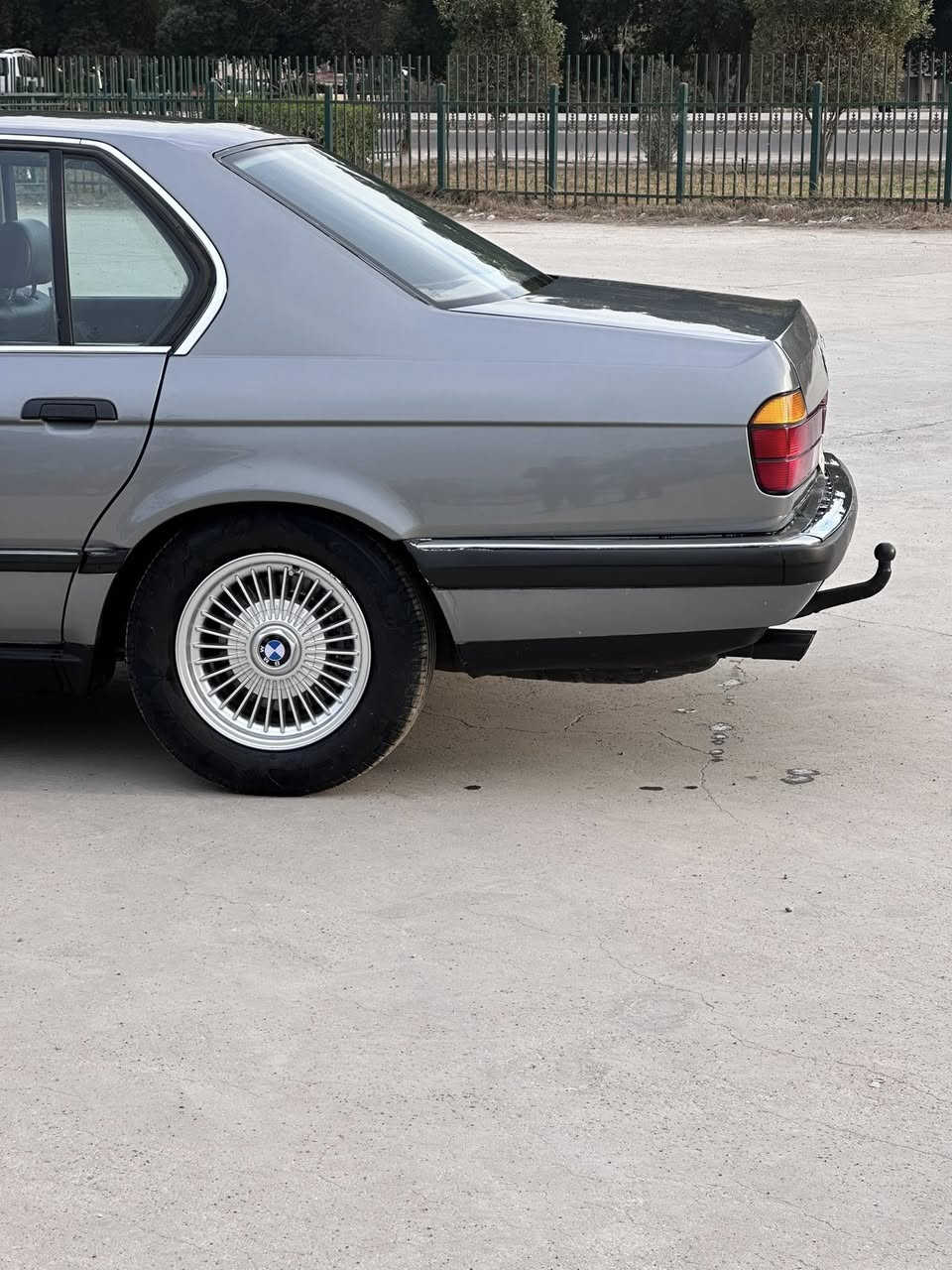 للبيع بي ام دبليو حجم 735 موديل 1991 اصل
سياره تعمير جديد كلشي بيها جديد وشرط الفحص

صبغ عام درجه اولى ميه بل ميه مواد كلها دبير اصلي

السياره شرط مكفوله من اي ضربه او تبديل او خياس

محرك بلادي مكفول كير اوتماتيك مكفول جديد

صدرين جدد تخم تاير جديد ويل كب شعاع اصلي 

داخل جديد برغي نقص ماكو بيها وكلشي بي شغال 

كهربائيات كلها شغاله واير جطل ما بيها كلوب طافي ماكو

كماليتها كلشي بيها اصلي بك لايت سكن لايت كله حاويه 

 سياره الله شاهد مال بيت وبل خير علي صير من نصيبه 

السعر 65 ورقه وبي مجال للشراي العنوان بغداد حي الجامعه 

او مراوس حسب الرغبه للستفسار اتصل 

***********
