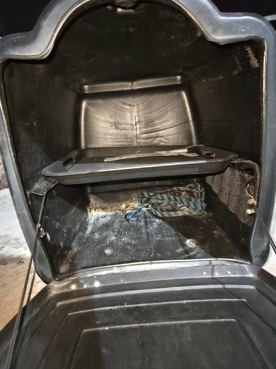 سلام عليكم صندوك دلفري كامل هوه وصينيته وبراغيه وسبرنكاته جديد سعر 35مكاني كربلاء  سماعيل ***********
