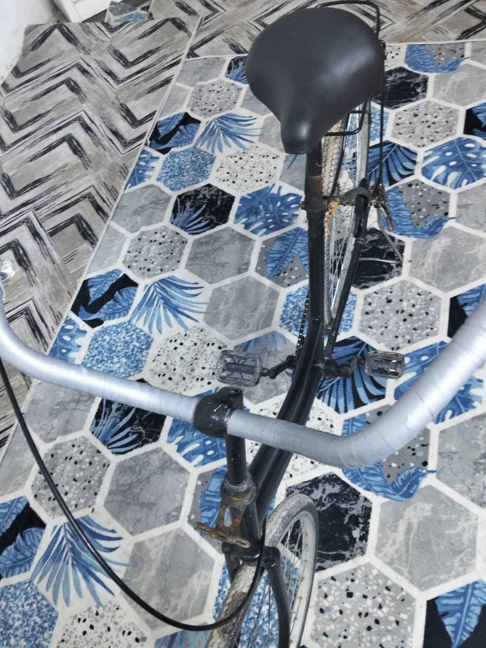 سلام عليكم  بايسكل  للبيع او مراوس حجم 26
مصبوغ السعر 45 و بي مجال العنوان النجف حي العسكري شارع السبيس  الرقم *********** نتصل او واتساب
