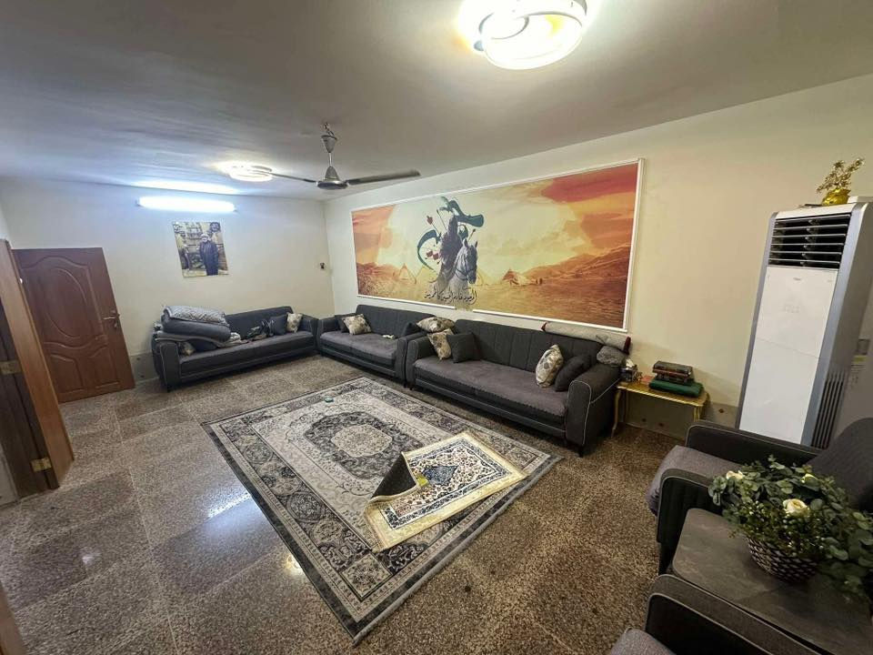 198 متر  عكادة نظيف كلش 
مقسوم منه مشتمل طابق ثاني من ضمن المساحة 
تقريباً 60 متر 
 يباع كامل 198 متر 

الحرية
فرع جامع الموسوي 
 بالسايد المقابيلة مولدة كاتم 10 امبير مجاناً 

للتفاصيل واتس اب 
***********
