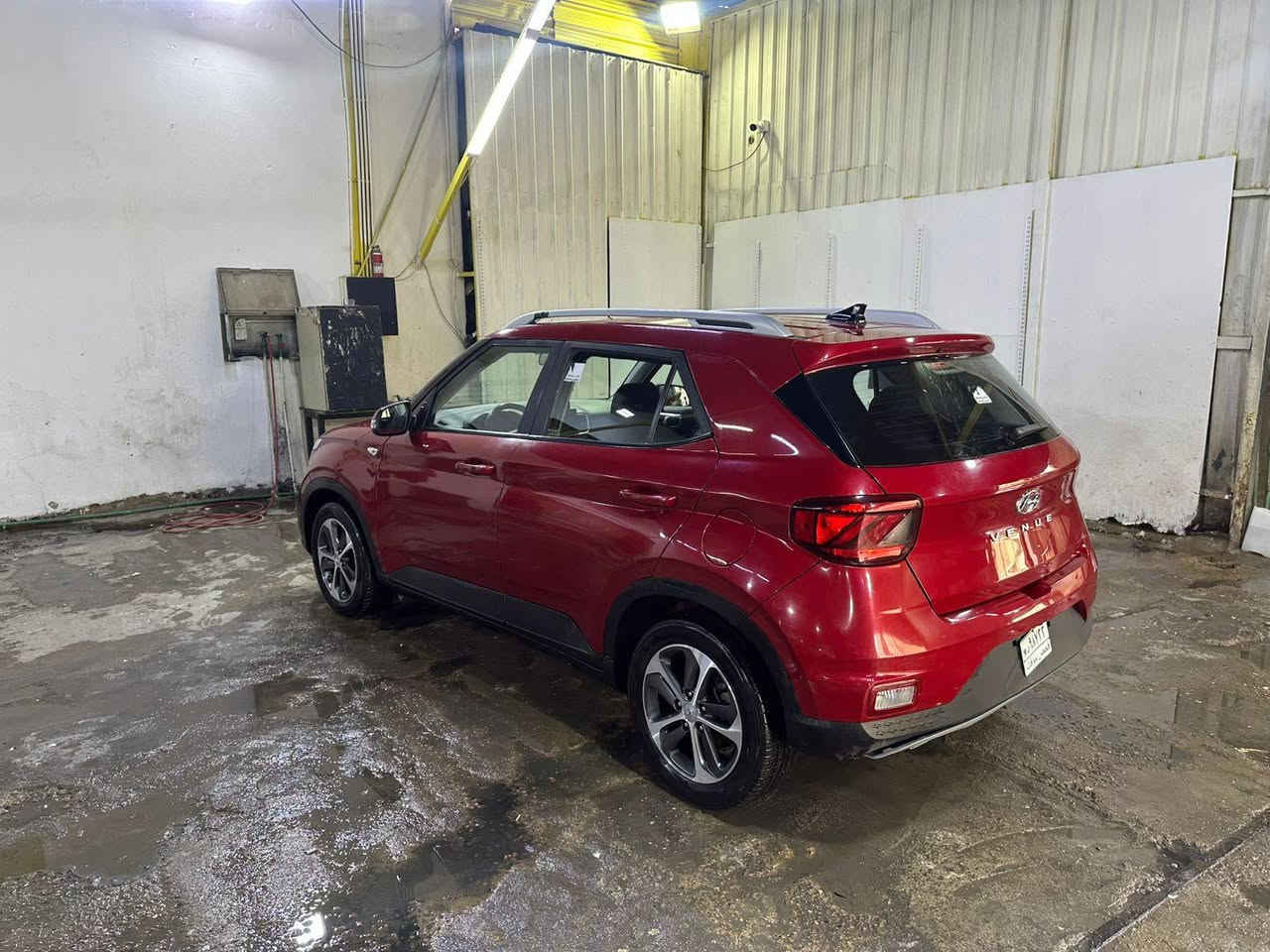 فينو هونداي موديل ٢٠٢٤
وارد أمريكي حادثها واضح بصور  مكينه 1600 دوش دبل نوزل سيارة كيرat  مكينة  جاهزه فول  فتحه بصمه تحكم سعر 115 بيها مجال بسيط تفيد جناي 
مكاني بغداد الامين
الاتصال ***********
