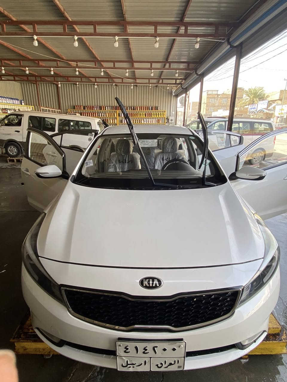 سيراتو 2017 رقم اربيل عداد المسافة 110 الف حقيقي شرط
محرك 1600 جديد ما مفتوح 
سيارة مكفولة من الصبغ ولفتح بيهة فقط بارد مكان واحد وشخط فوك بك لايت الخلفي فقط سيارة جديدة وجاهزة السعر المطلوب 128 وبيهة مجال بصيط للشراي مكاني نجف حي جامعة ***********
