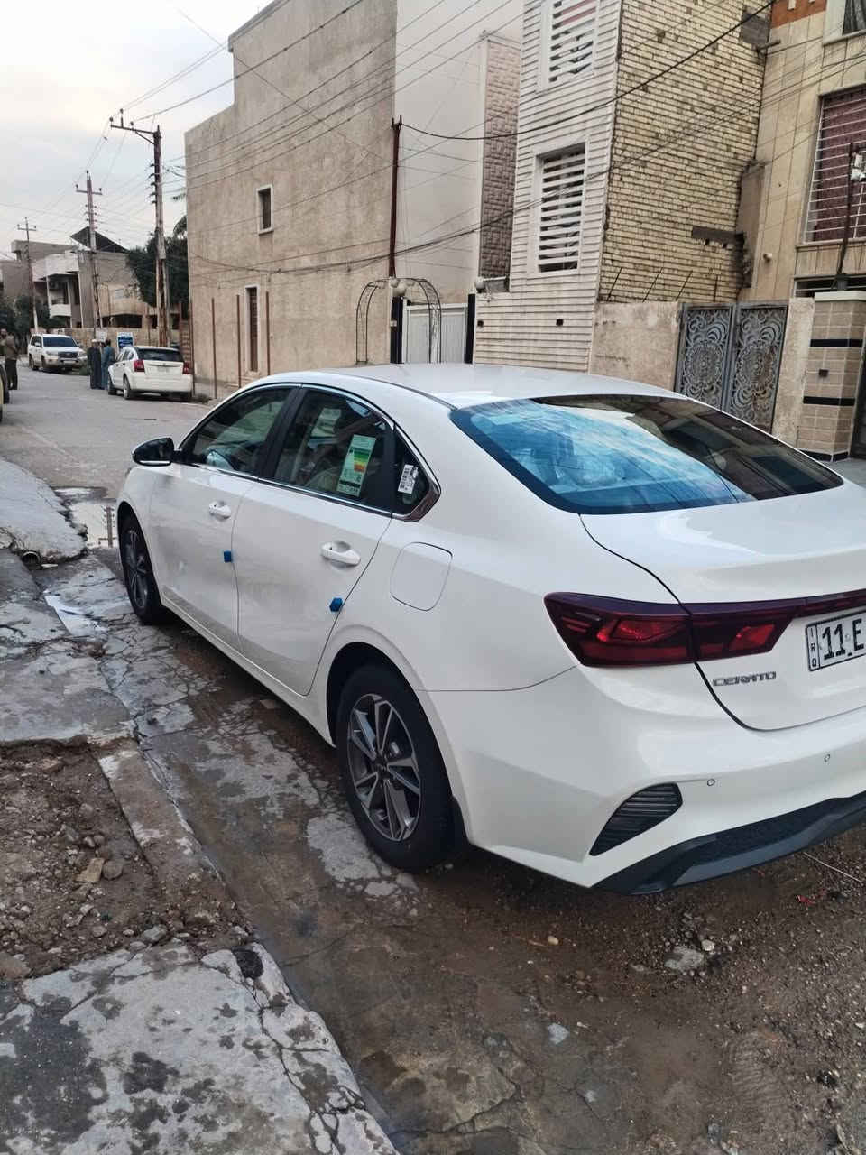 _للبيع سيراتو 2023 كفالة عامة كفالة عامة
_ ضمان الشركة الدولية
رقم بغداد الجديد هزة جديدة بأسمي سنويه لل 2028
_محرك 1600
_ماشية ( 30) الف 
_فتحة سقف سلايد روف
_تبريد قطعتين
_ شاشة _كامرة خلفية
_اشارات مري
_حداية زيرو  سبير منازل
سيارة بحالة الوكالة للأخير كفاله حتى من الزلغ

 اتصال ***********
