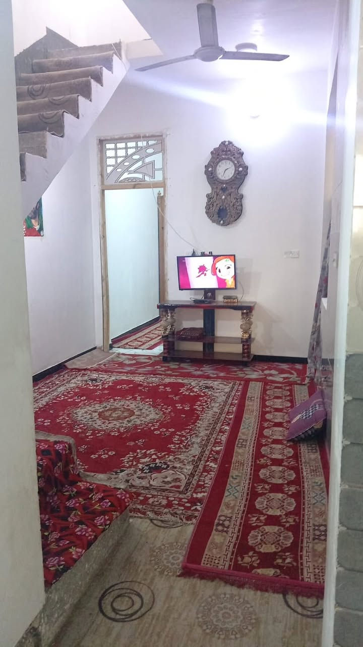 السلام عليكم بيت مساحته 100 متر طابو زراعي صرف سند 25 كافه الخدمات مي وكهرباء ومولد خط ذهبي العنوان الحله المهندسين مقابل مدينه العاب ارض بابل مجاور الجملون السعر 50 وبي مجال ***********
