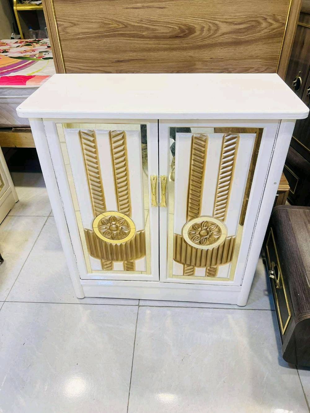 غرفة. عراقي.  تصميم تركي. كوالتي عالي تحفة فنية. ٦ابواب كولش. فخمة شغل. ثكيل. مليون و250. واصل. كول.  مناطق بغداد