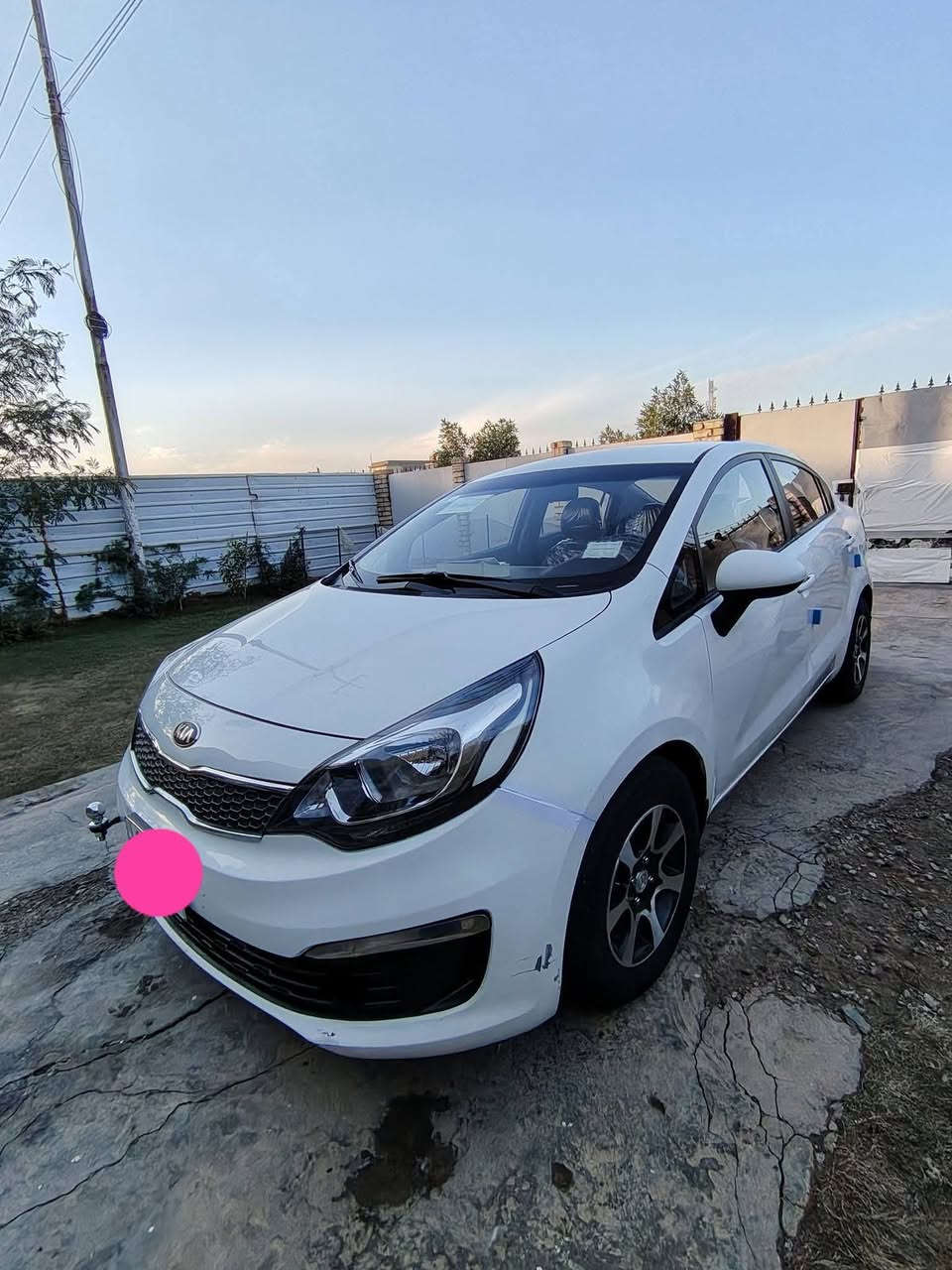 السلام عليكم ورحمة الله وبركاته
ريو موديل 2016 خليجي رقم بغداد جديد الانكليزي كتلوكات الشركة، بأسمي وسنويتها لحد ٢٠٢٩، ماشية ١٣٨ السيارة بيها صبغ جاملغ أثر شخوط وليس ضربة بدون دواخل فقط والباقي كفالة (سونار مرفق مع صور السيارة) السيارة على وضع الشركة جاهزة مجهزة تبريد ثلج، تخم تاير، تدفئة ممتازه، فووول مواصفات عدا الفتحة (ال٢٠١٦ مايجي بي فتحة) 
ملاحظة/السيارة بيها طكطكه بالصدر الأمامي فقط
السعر ١٠٧
***********
