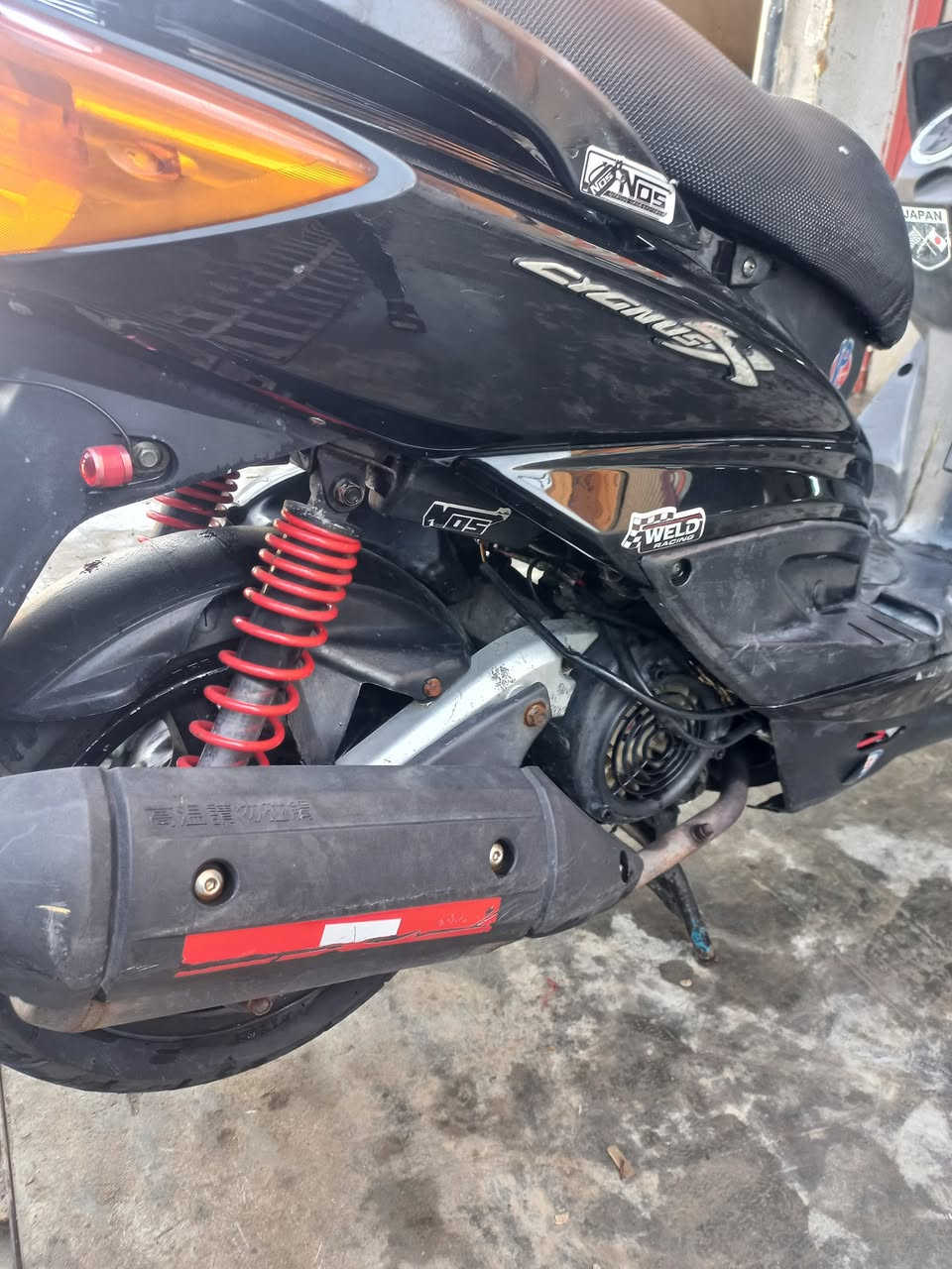 السلام عليكم 
دراجة البيع سكنس فحل كابريتة دراجه رمبة برقي مامفتوح بيها نضيفه كلش تجي اشوف بعينك وجيب فيتر وياك واوراقها كامله ويها رايدها 750 وبيها مجال 
رقمي ***********
