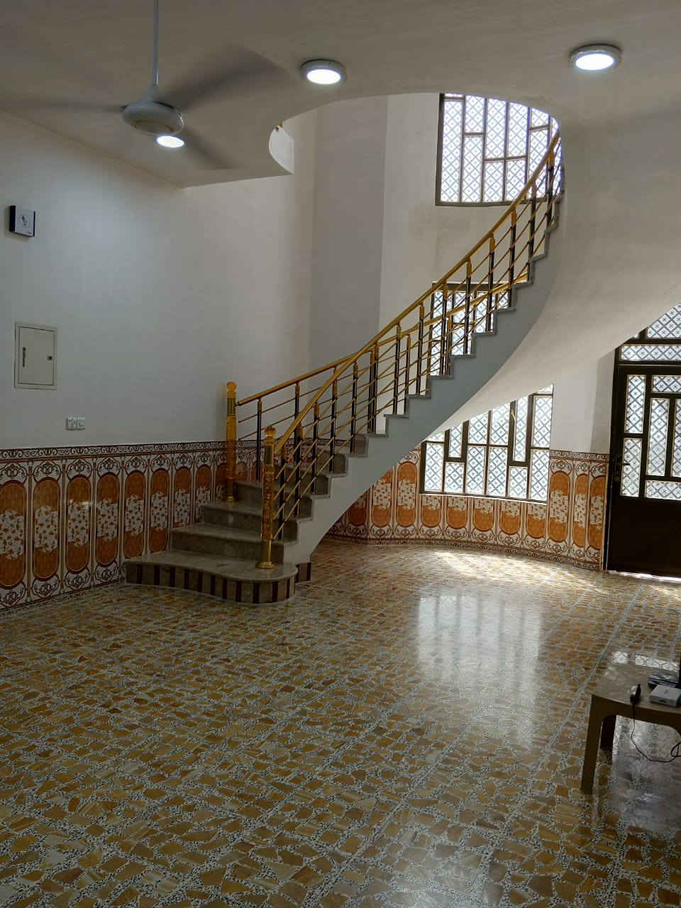 سلام عليكم دار للبيع مساحته 800 الخالديه حي القدس ثالث فرع عل حولي الاستفسار على الرقم ***********
